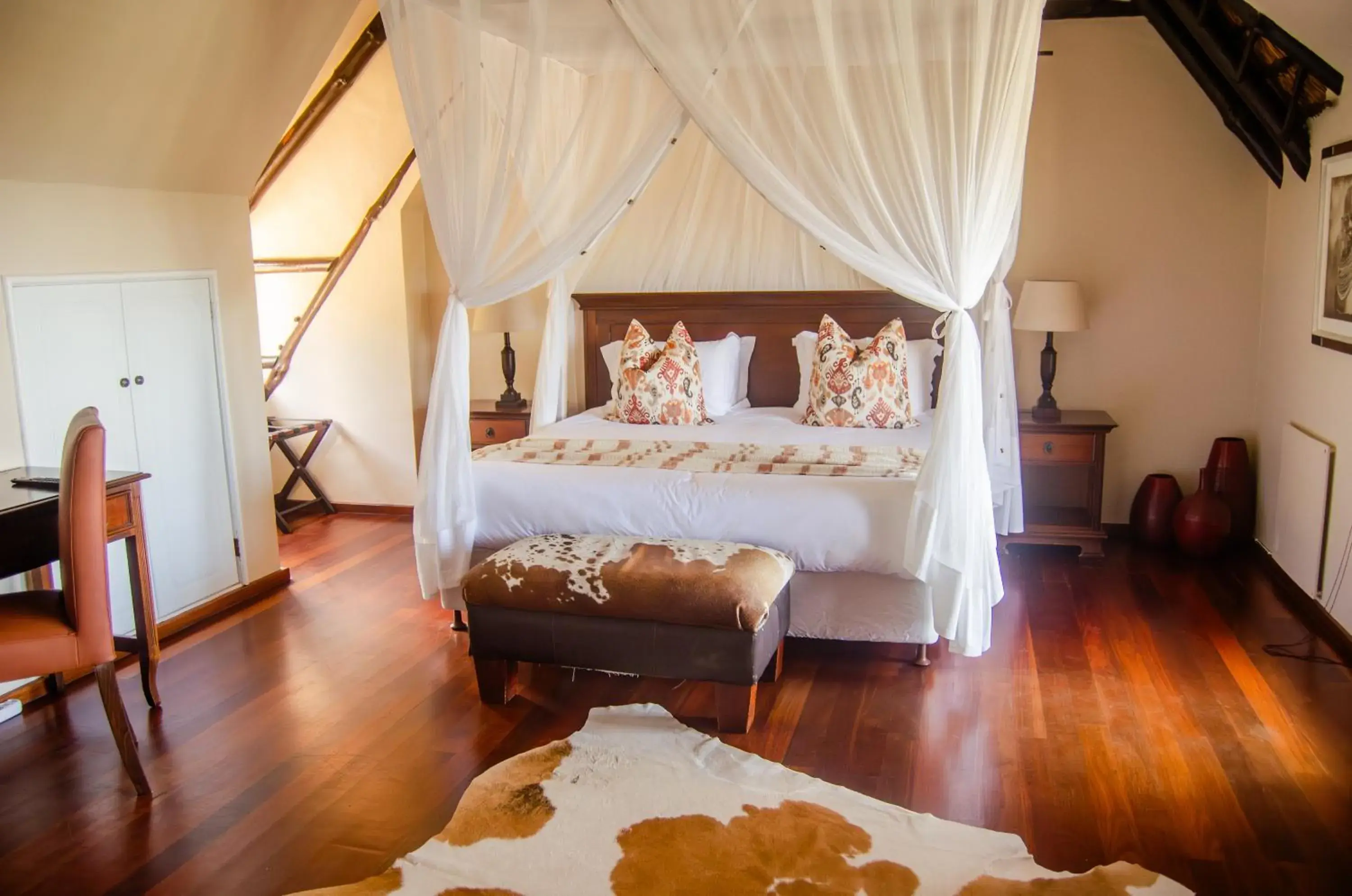 Double or Twin Room with Balcony - Nguni in Ikhaya Safari Lodge Double or Twin Room with Balcony - Nguni in Ikhaya Safari Lodge