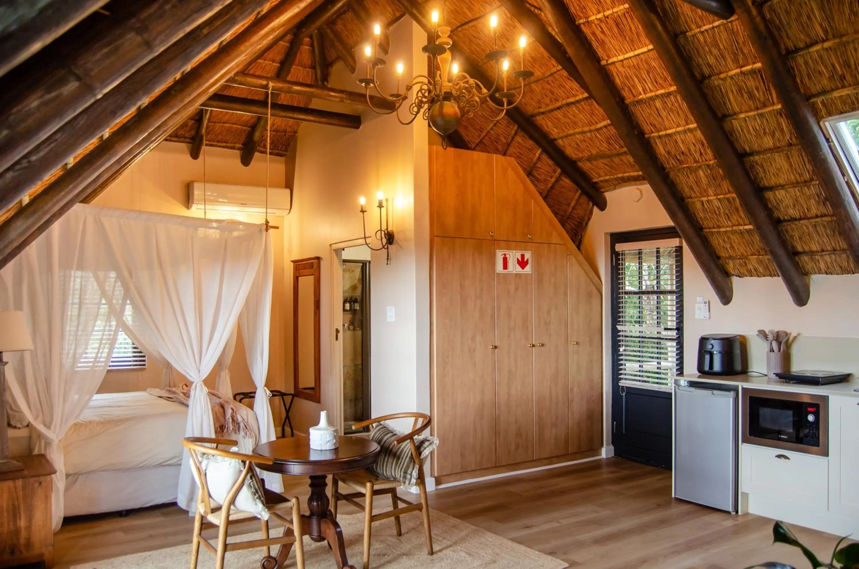 Kitchen or kitchenette in Ikhaya Safari Lodge