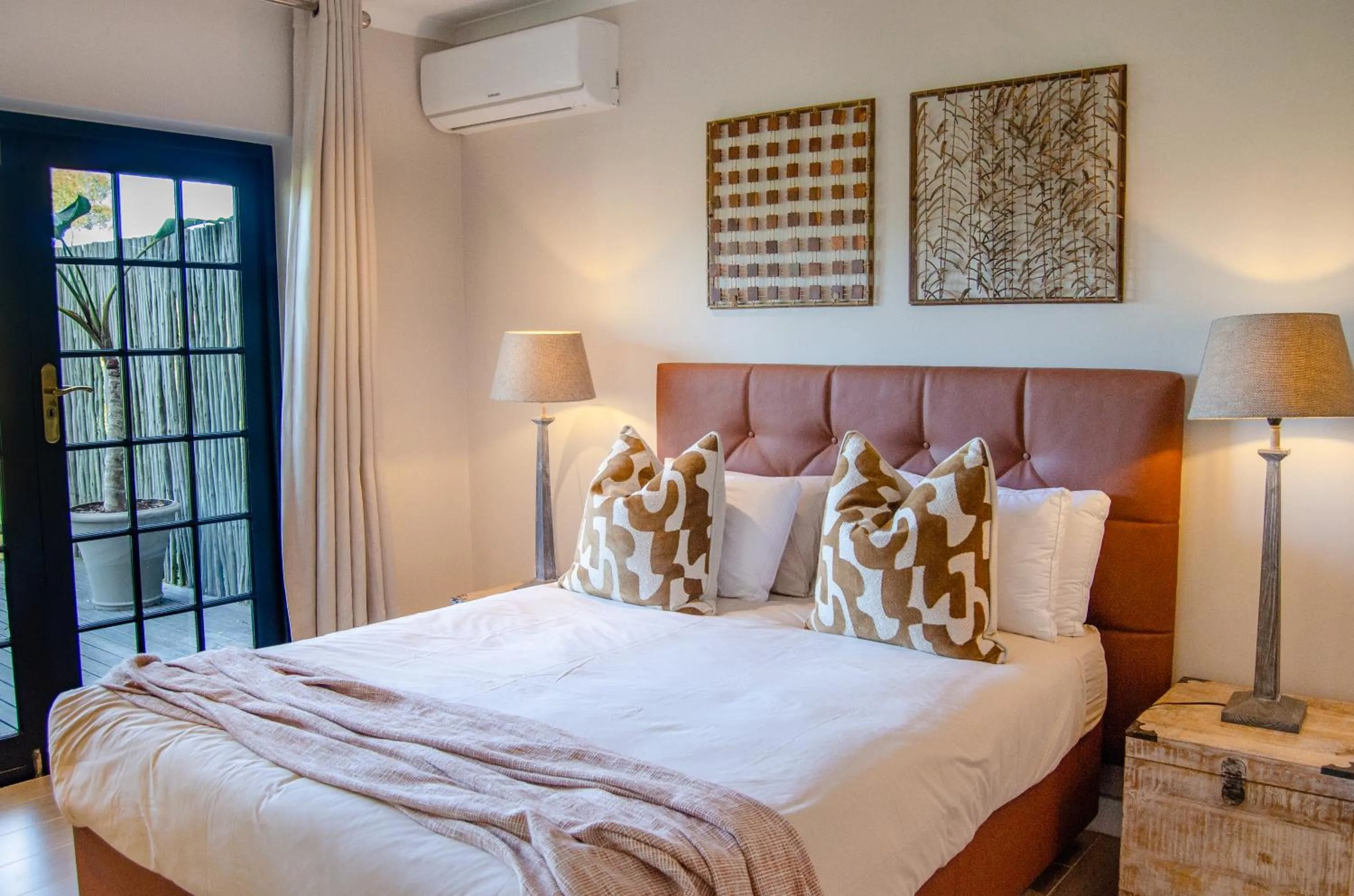 Bed in Ikhaya Safari Lodge