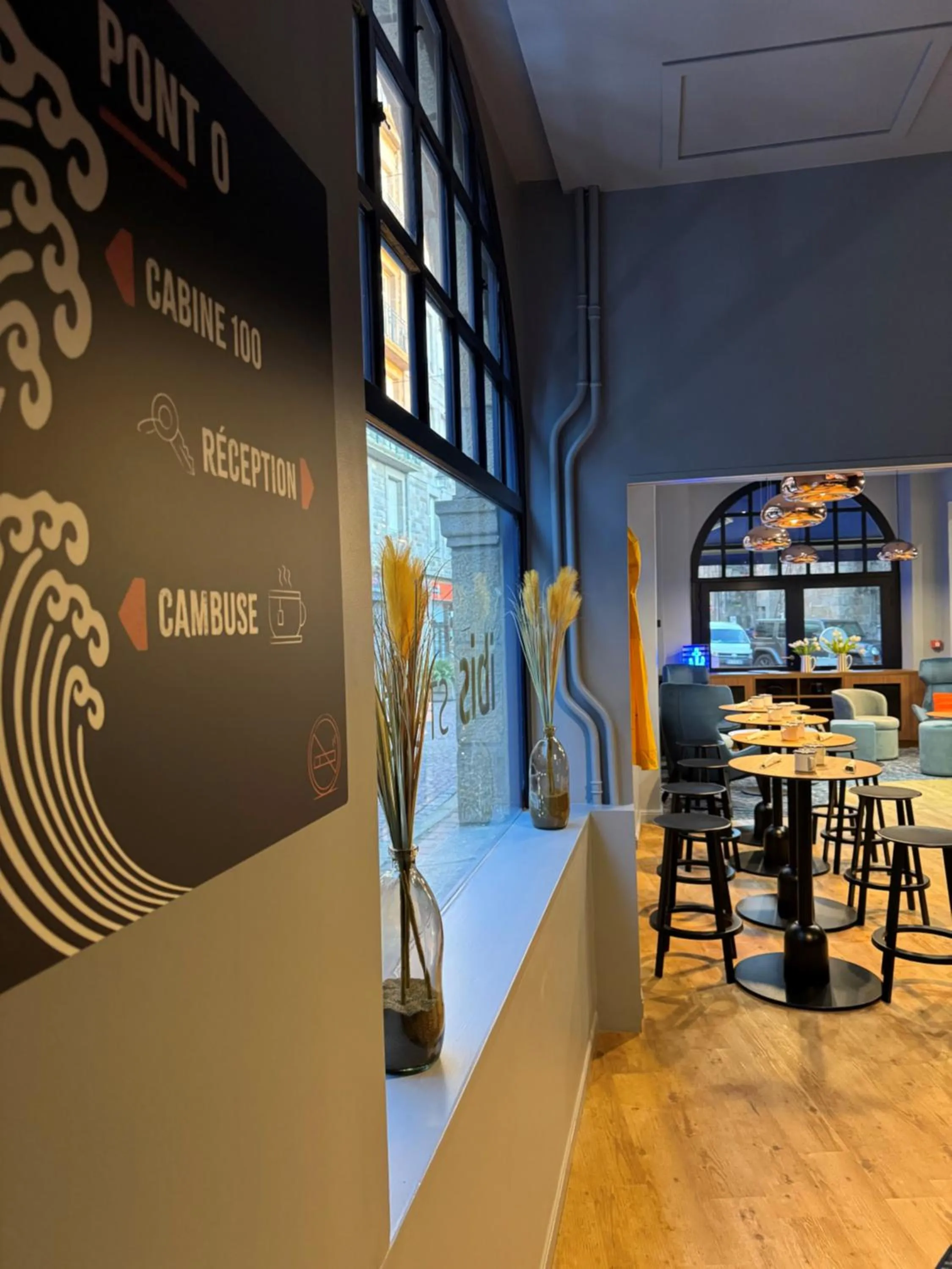 Living room in ibis Styles Saint Malo Centre Historique