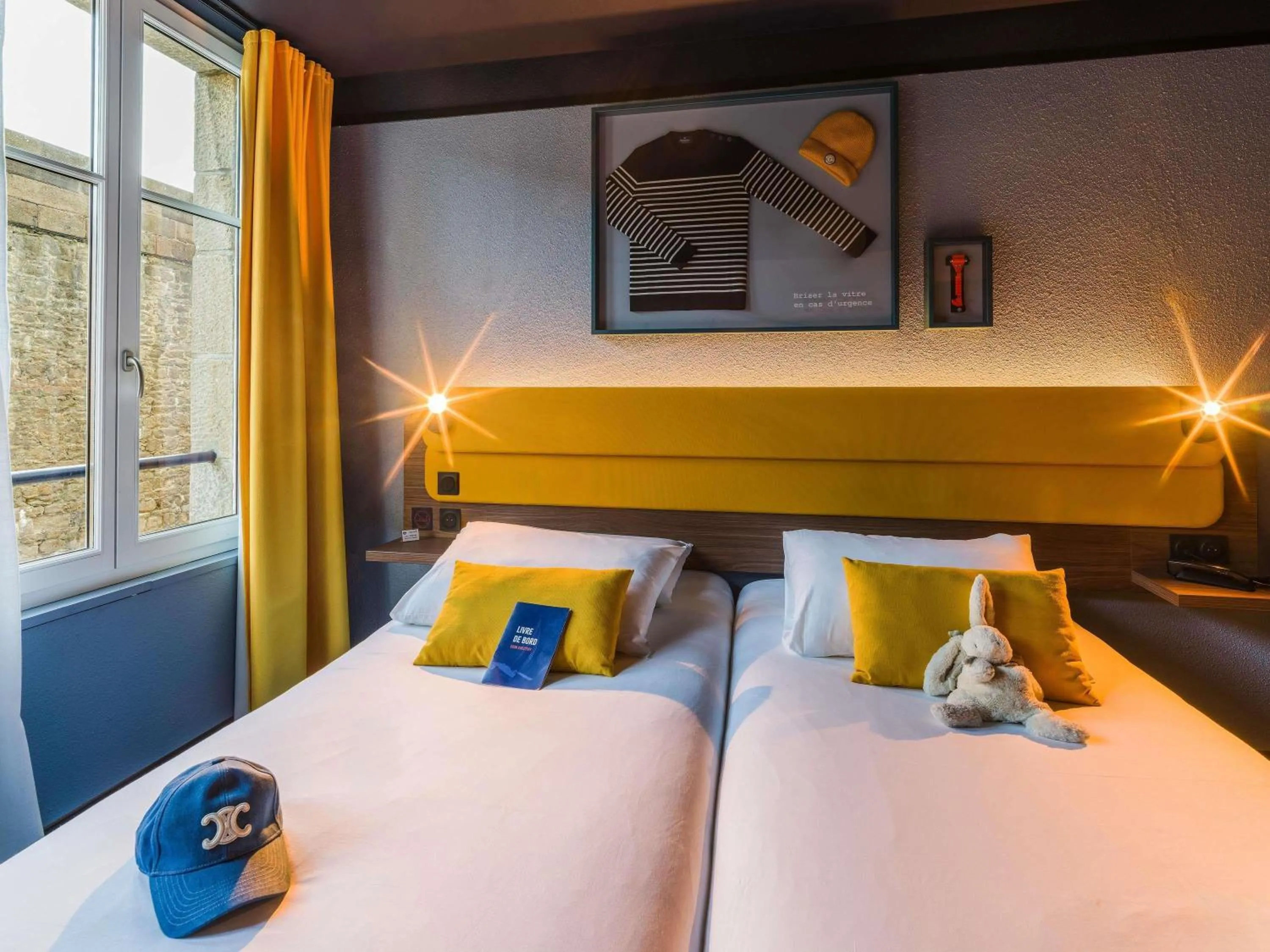 Bedroom, Bed in ibis Styles Saint Malo Centre Historique