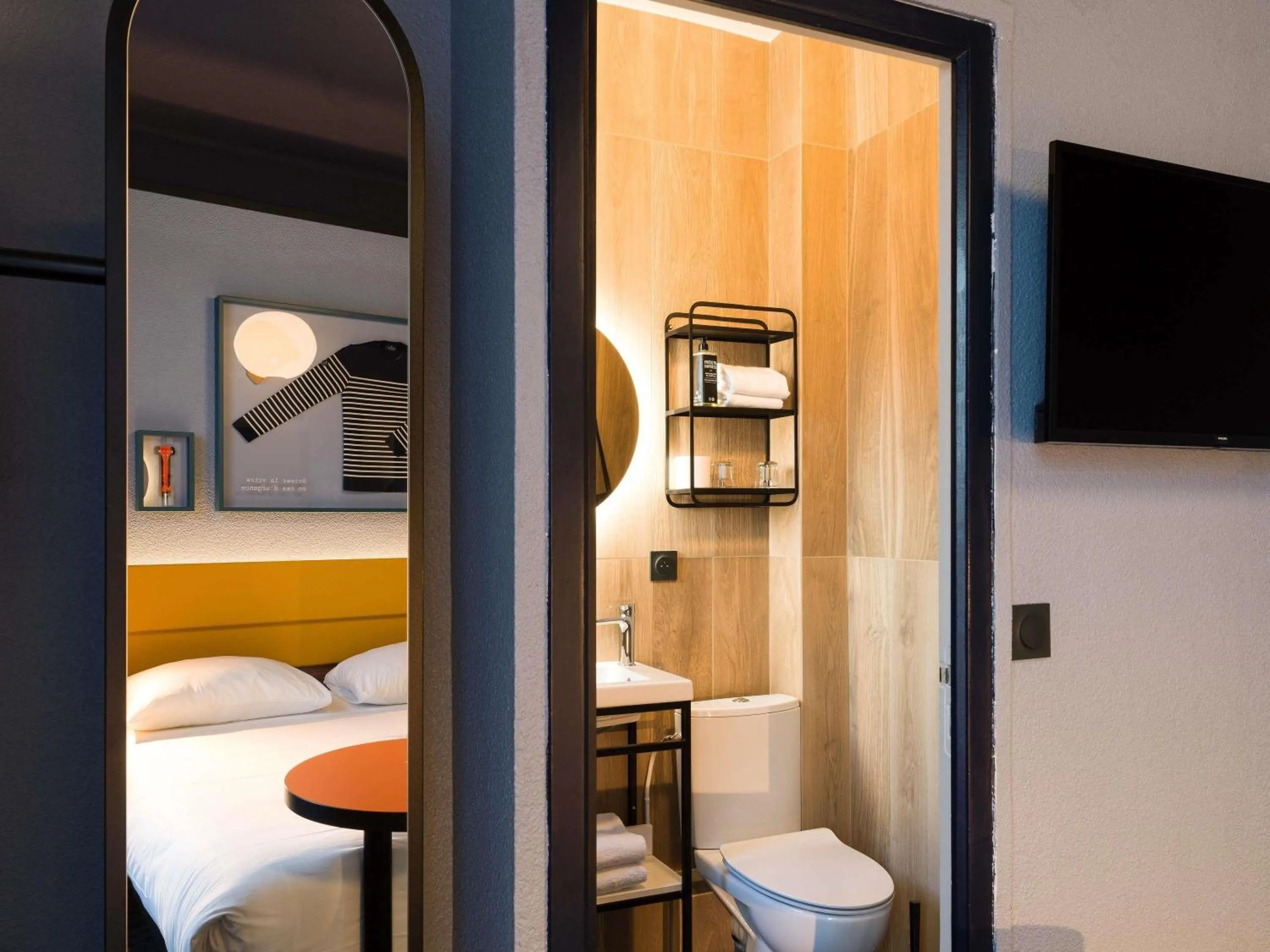 Bedroom, Bed in ibis Styles Saint Malo Centre Historique