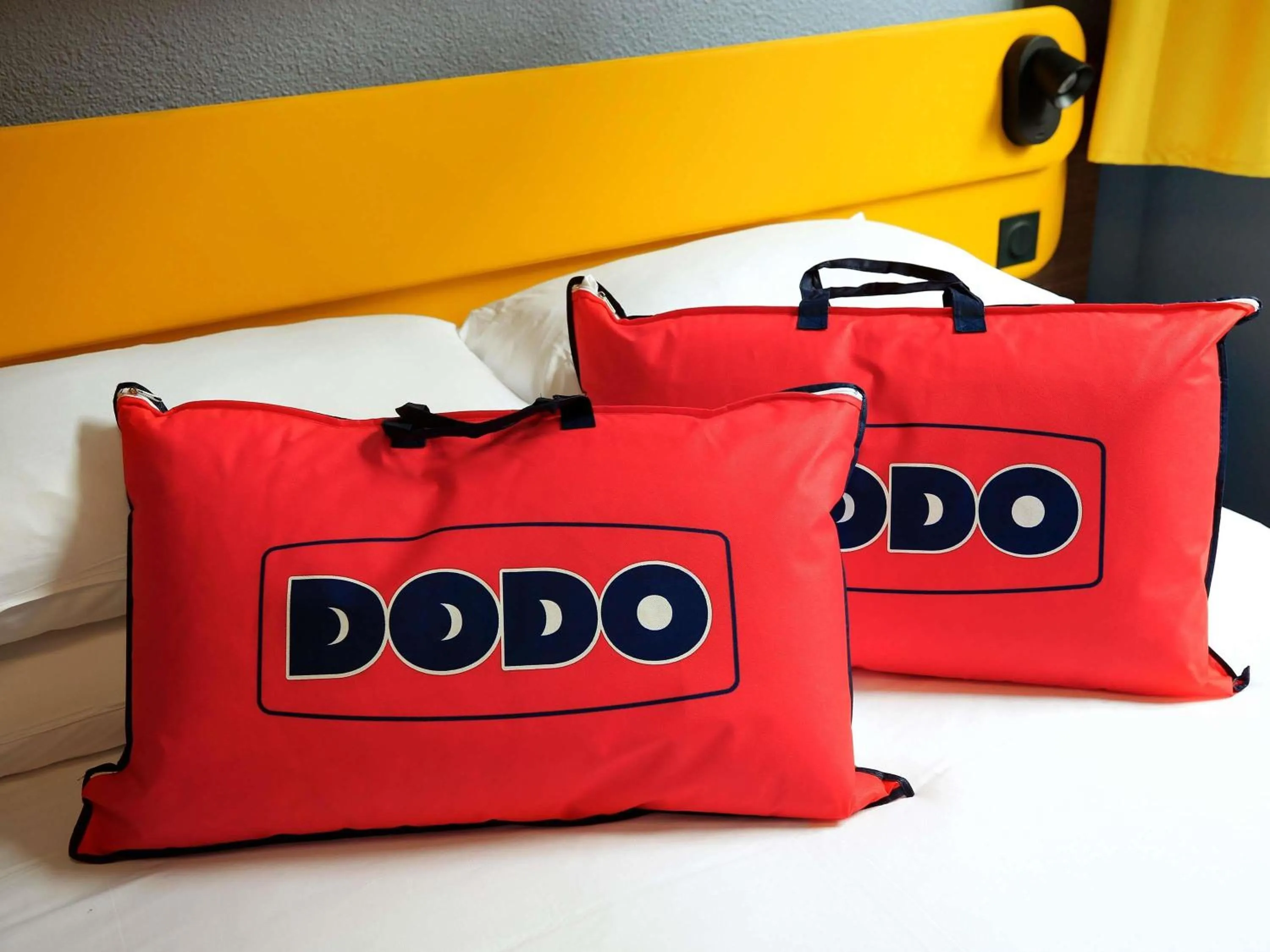 Bedroom in ibis Styles Saint Malo Centre Historique