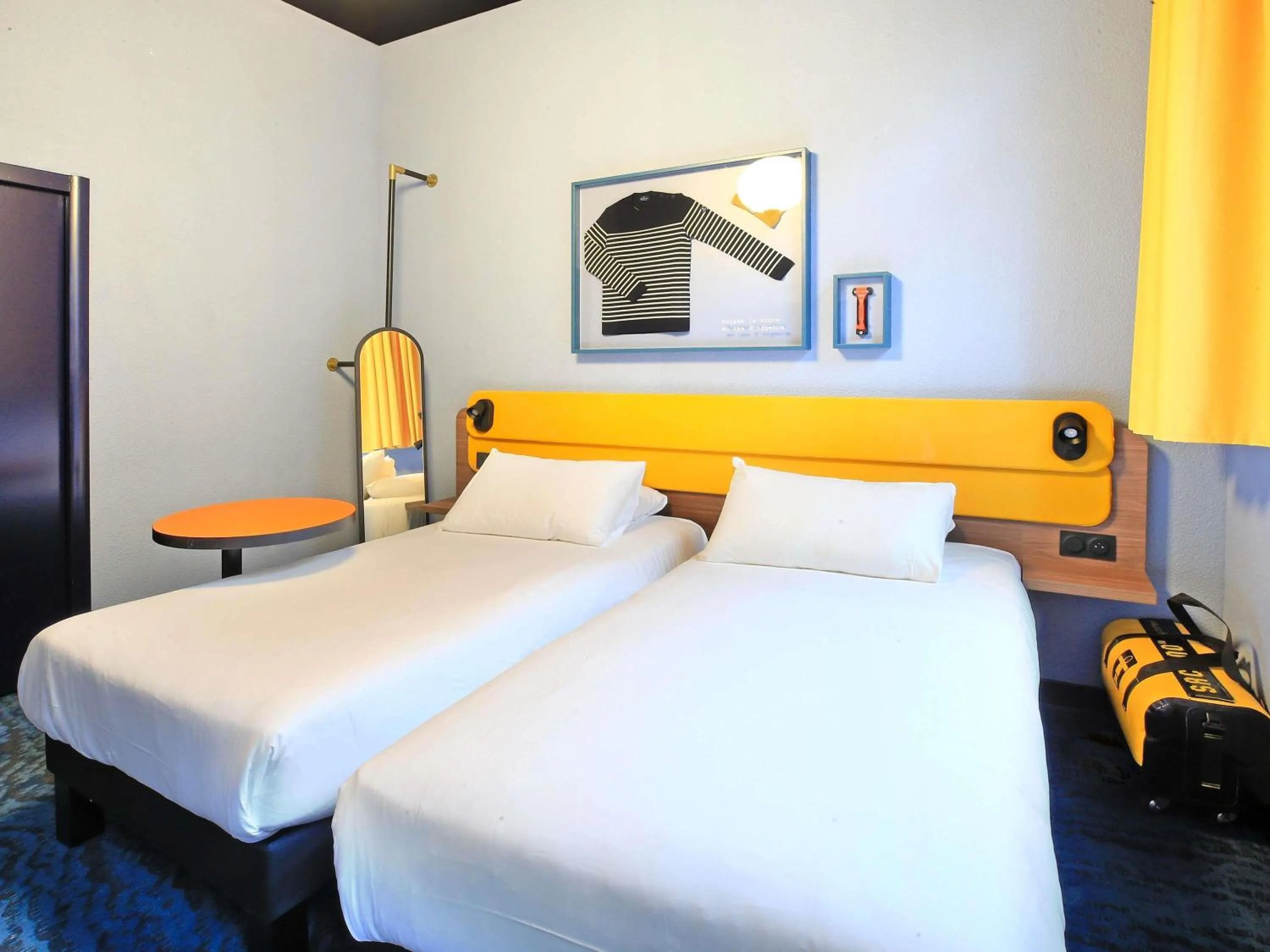 Bedroom, Bed in ibis Styles Saint Malo Centre Historique