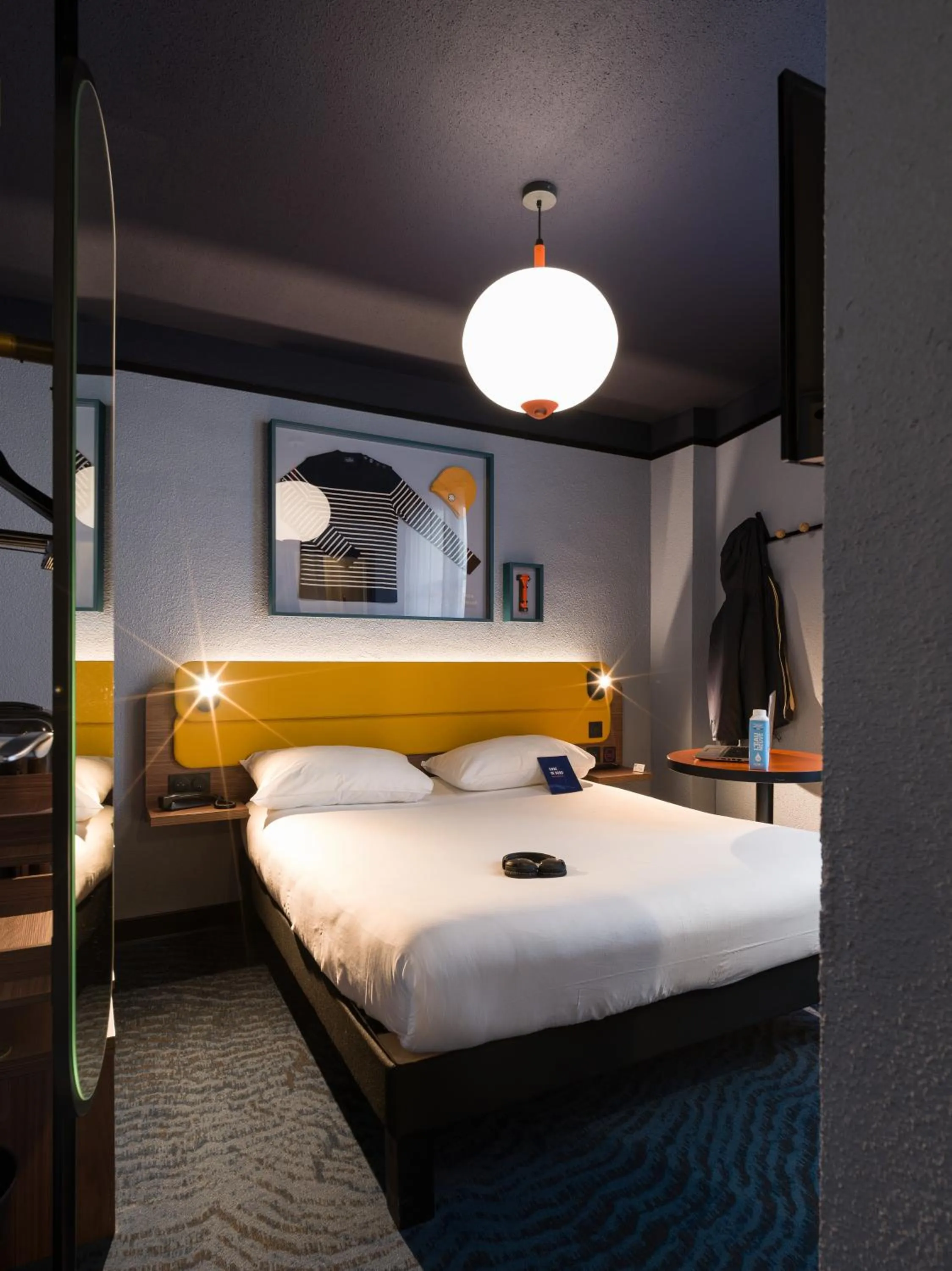 Photo of the whole room, Bed in ibis Styles Saint Malo Centre Historique