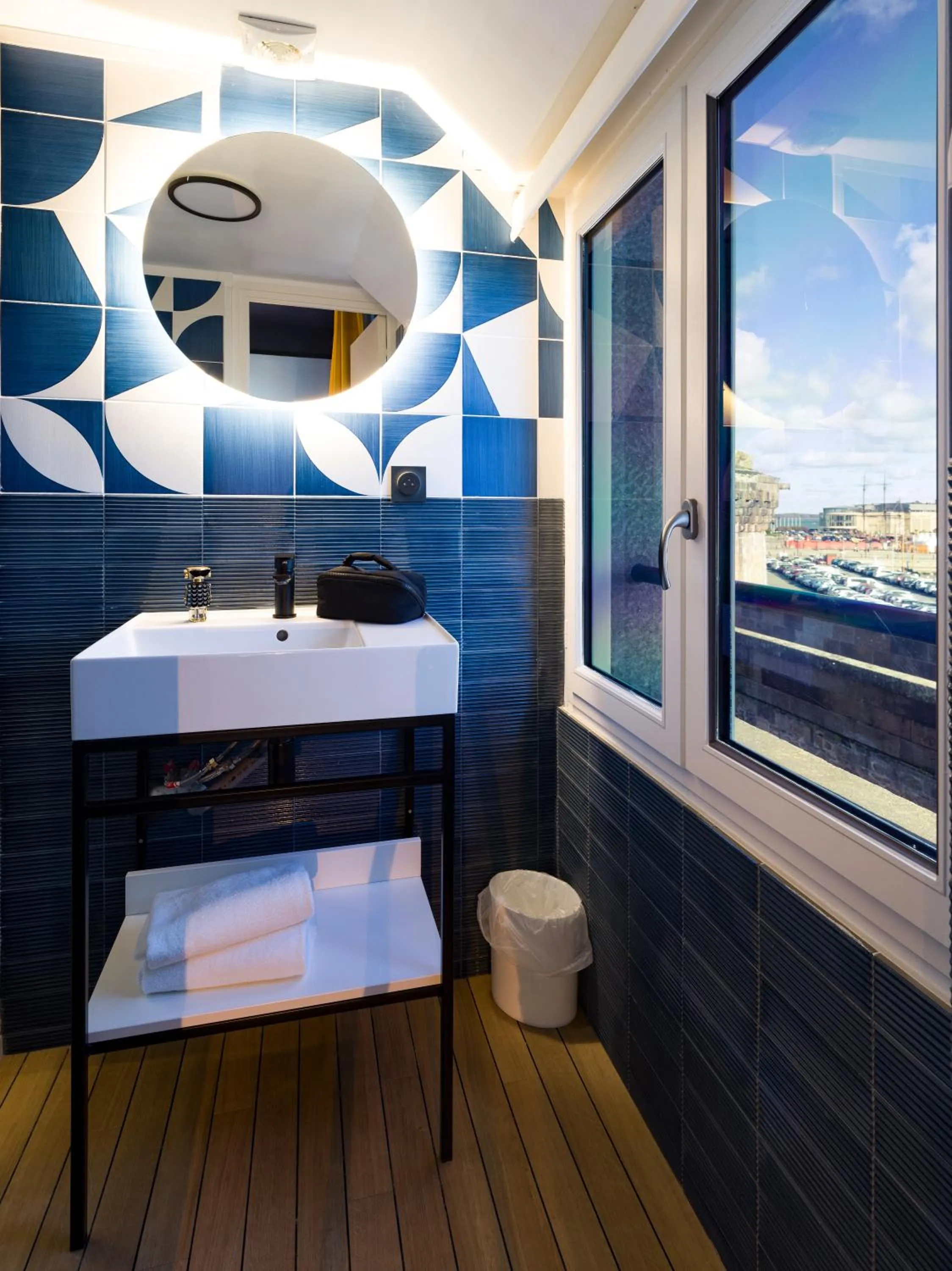 Bathroom in ibis Styles Saint Malo Centre Historique