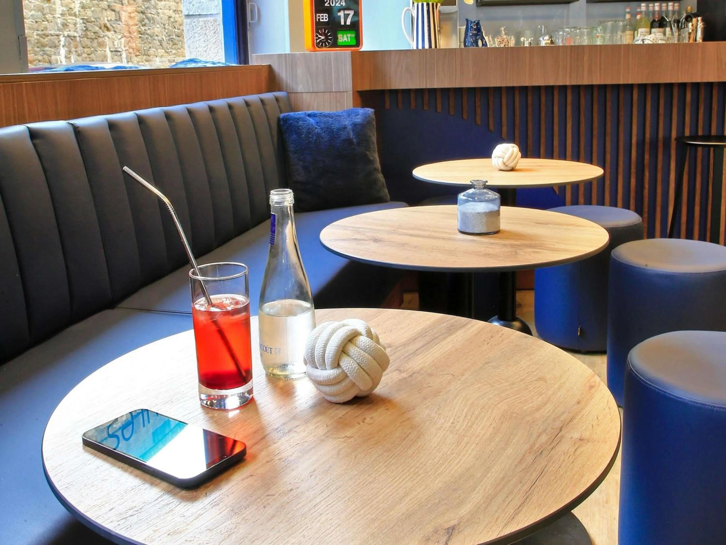 Lounge or bar in ibis Styles Saint Malo Centre Historique