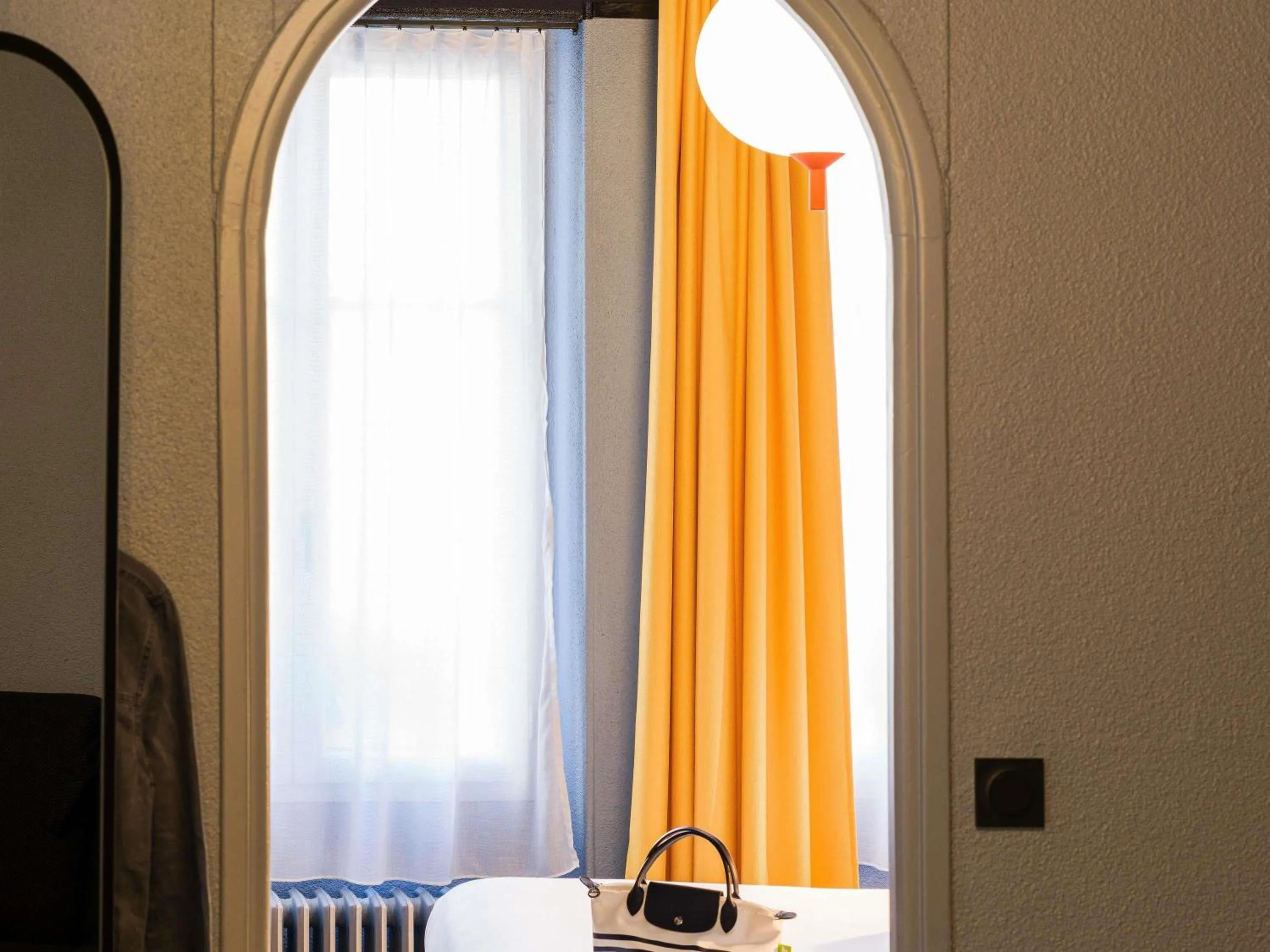 Bedroom in ibis Styles Saint Malo Centre Historique