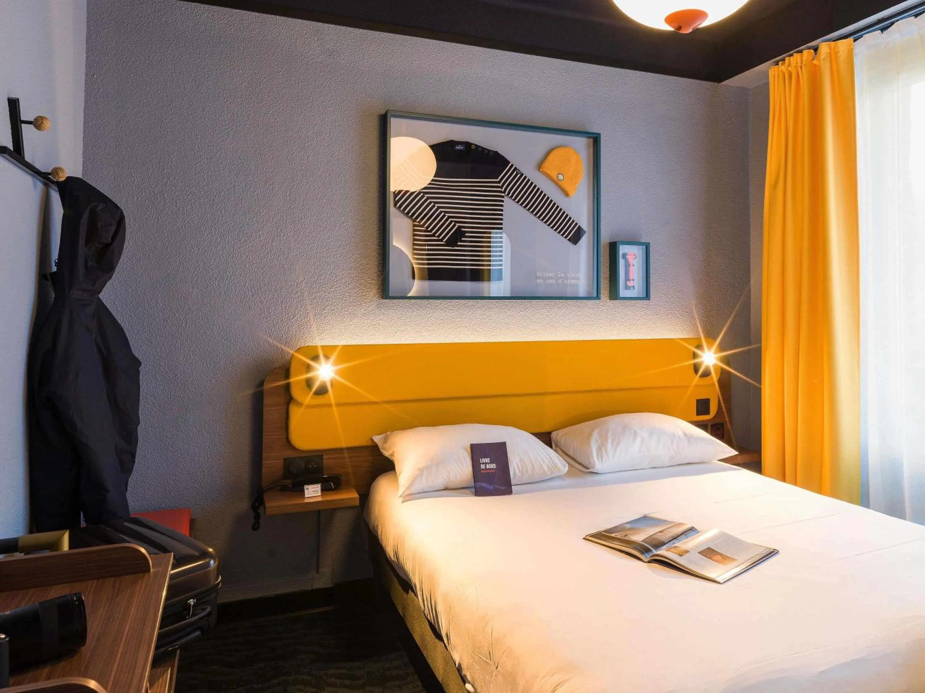 Bedroom, Bed in ibis Styles Saint Malo Centre Historique