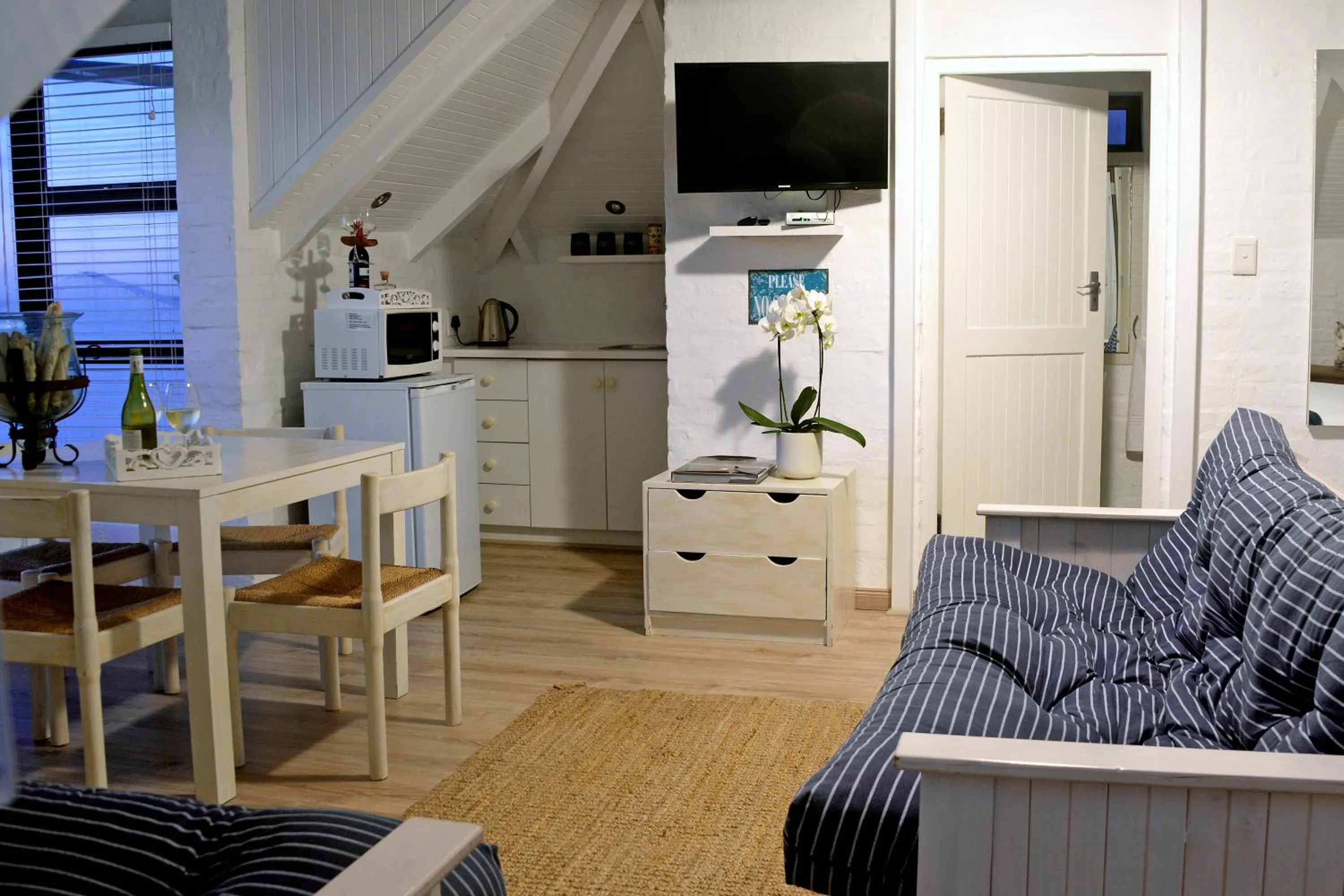 Photo of the whole room in Rocklands Seaside Bed and Breakfast