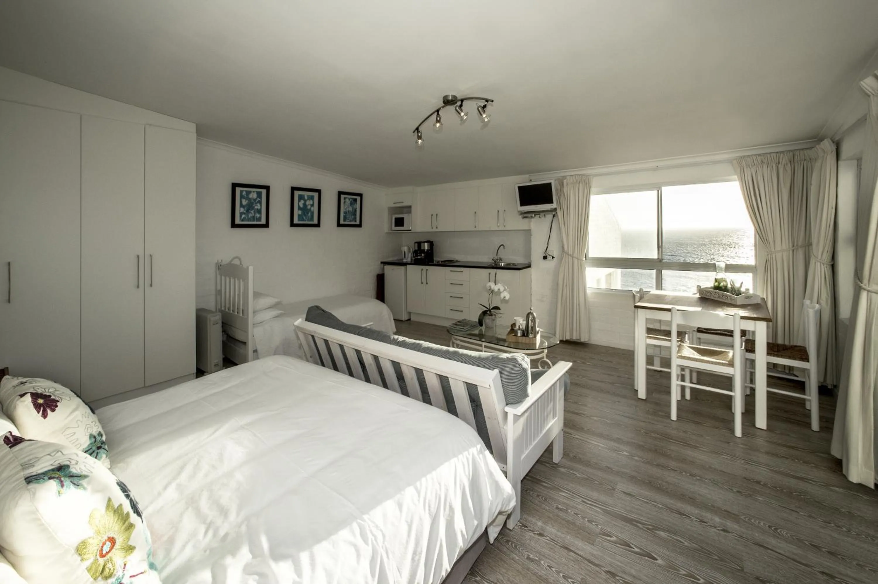 Bedroom, Bed in Rocklands Seaside Bed and Breakfast