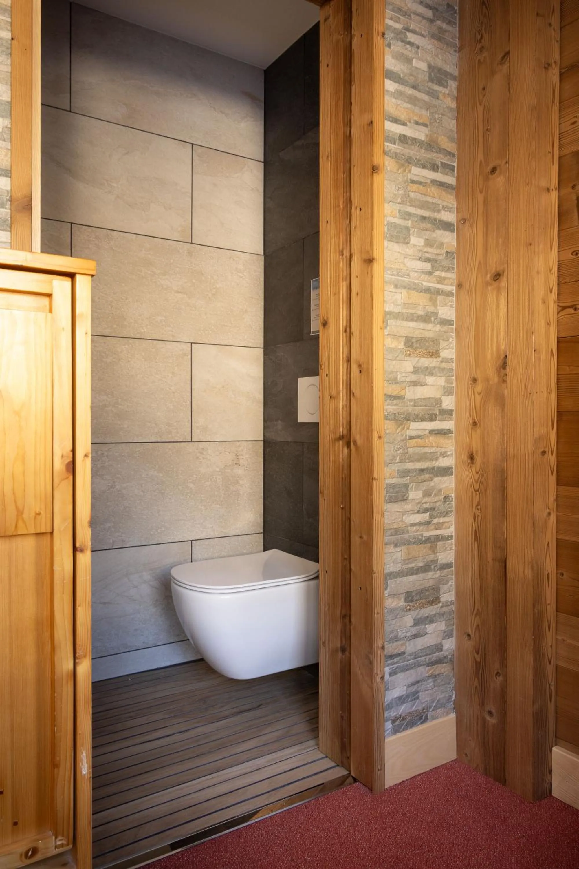 Toilet in Le Castillan