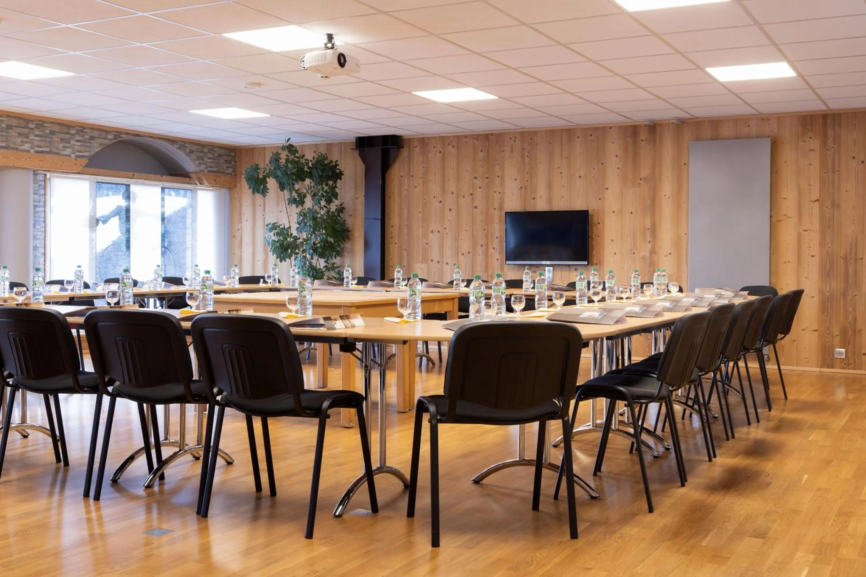 Banquet/Function facilities in Le Castillan