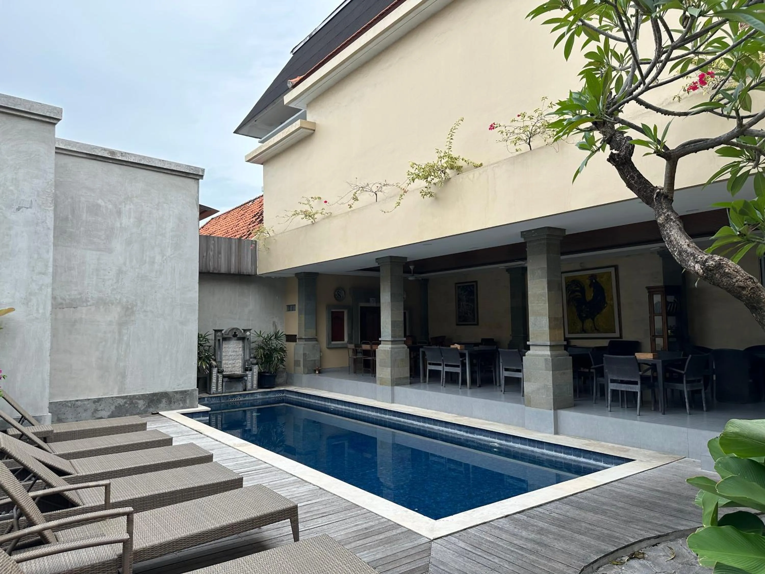 Swimming pool in Villa Bunga Hotel
