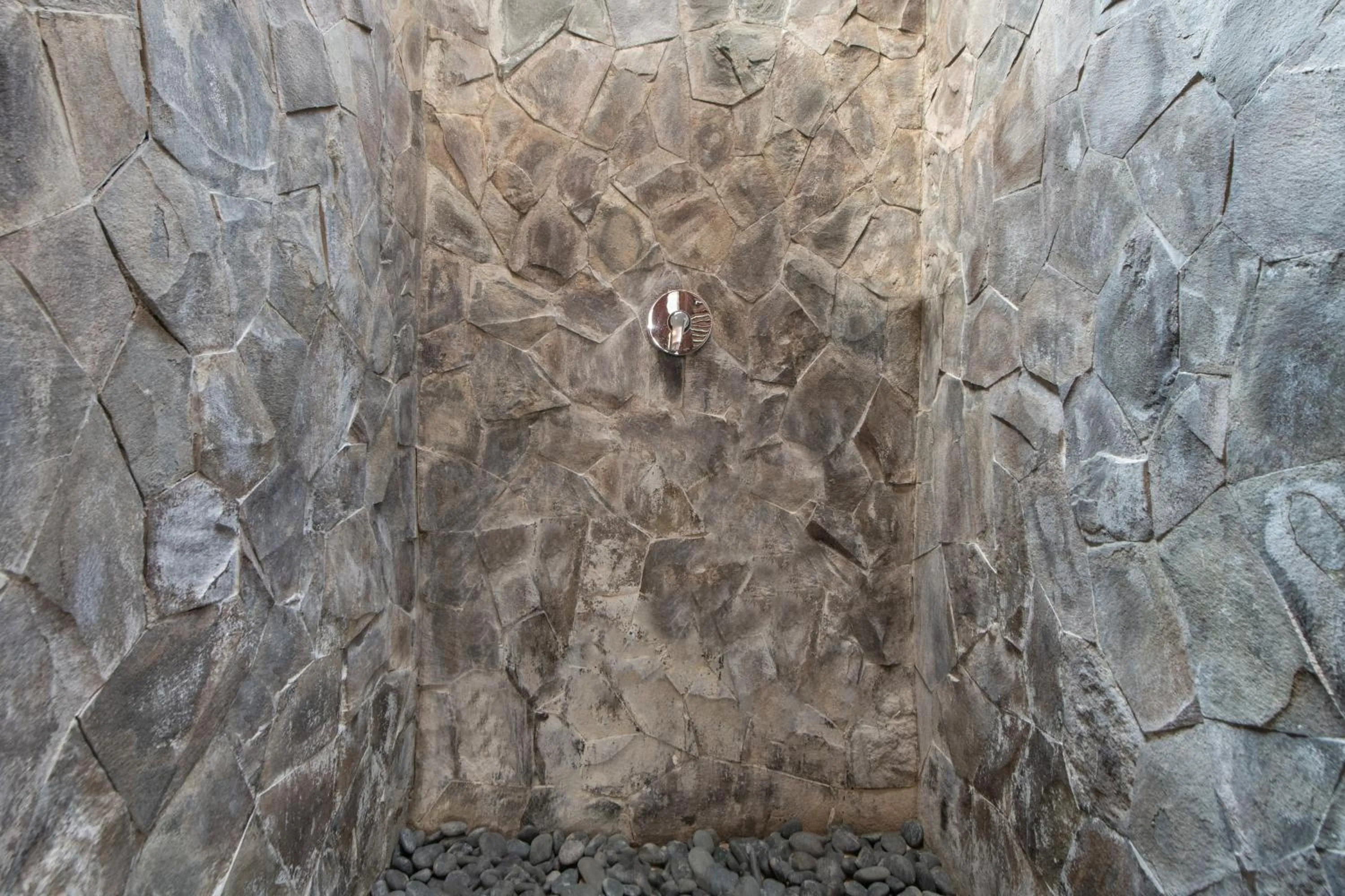 Shower in Villa Bunga Hotel