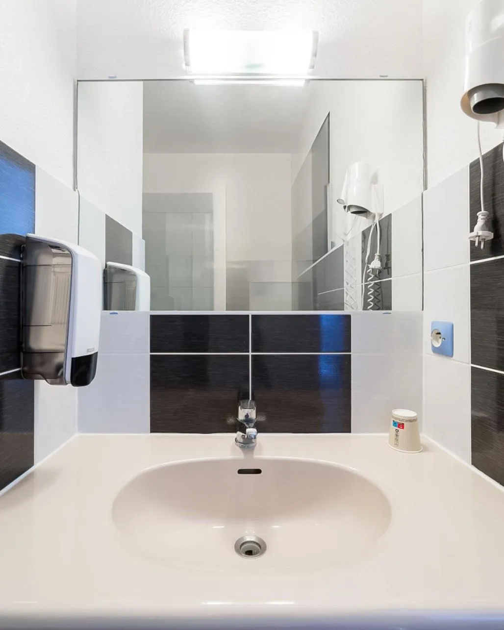 Bathroom in Hôtel Lapeyronie