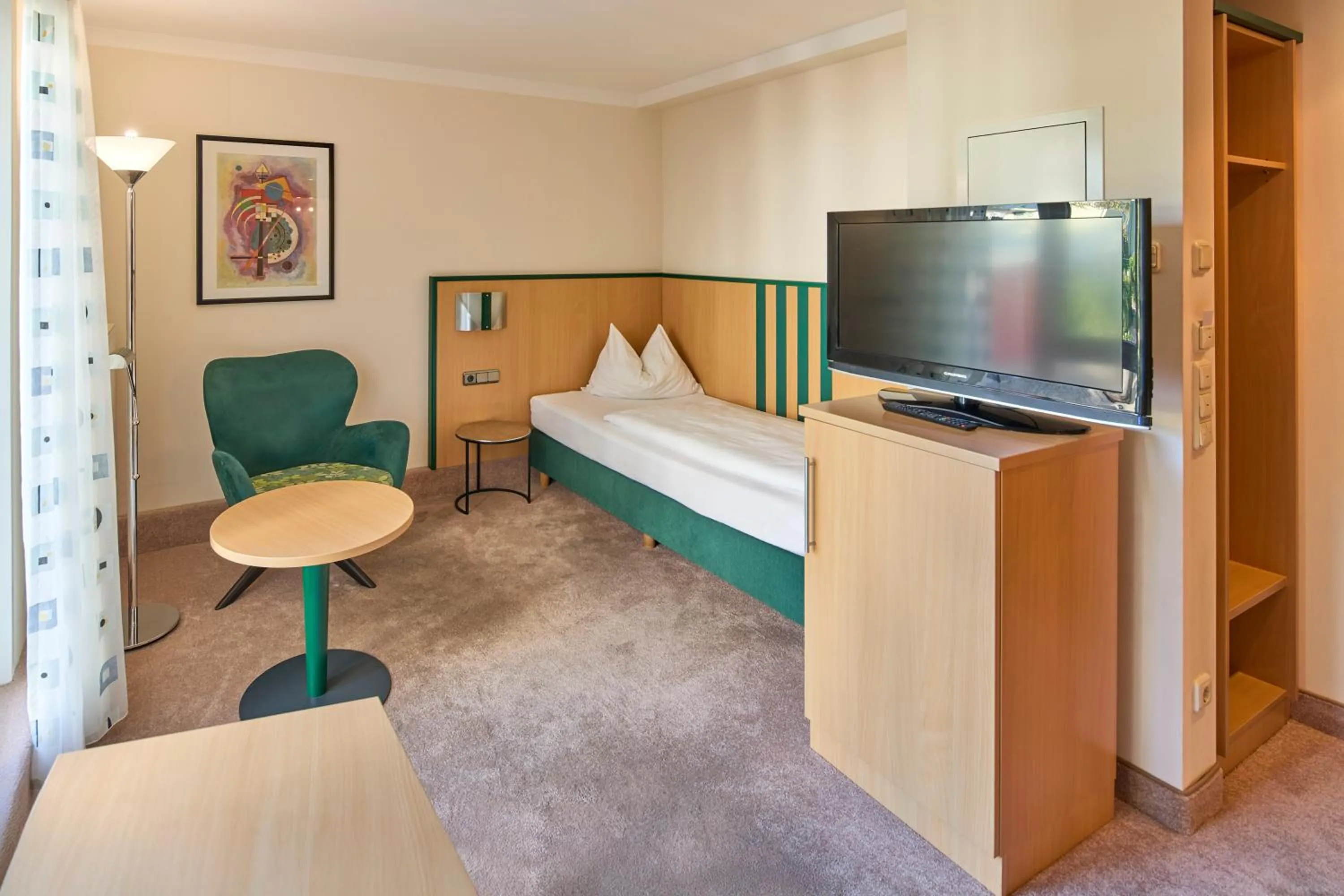 Photo of the whole room, Bed in Apartments Aschheim