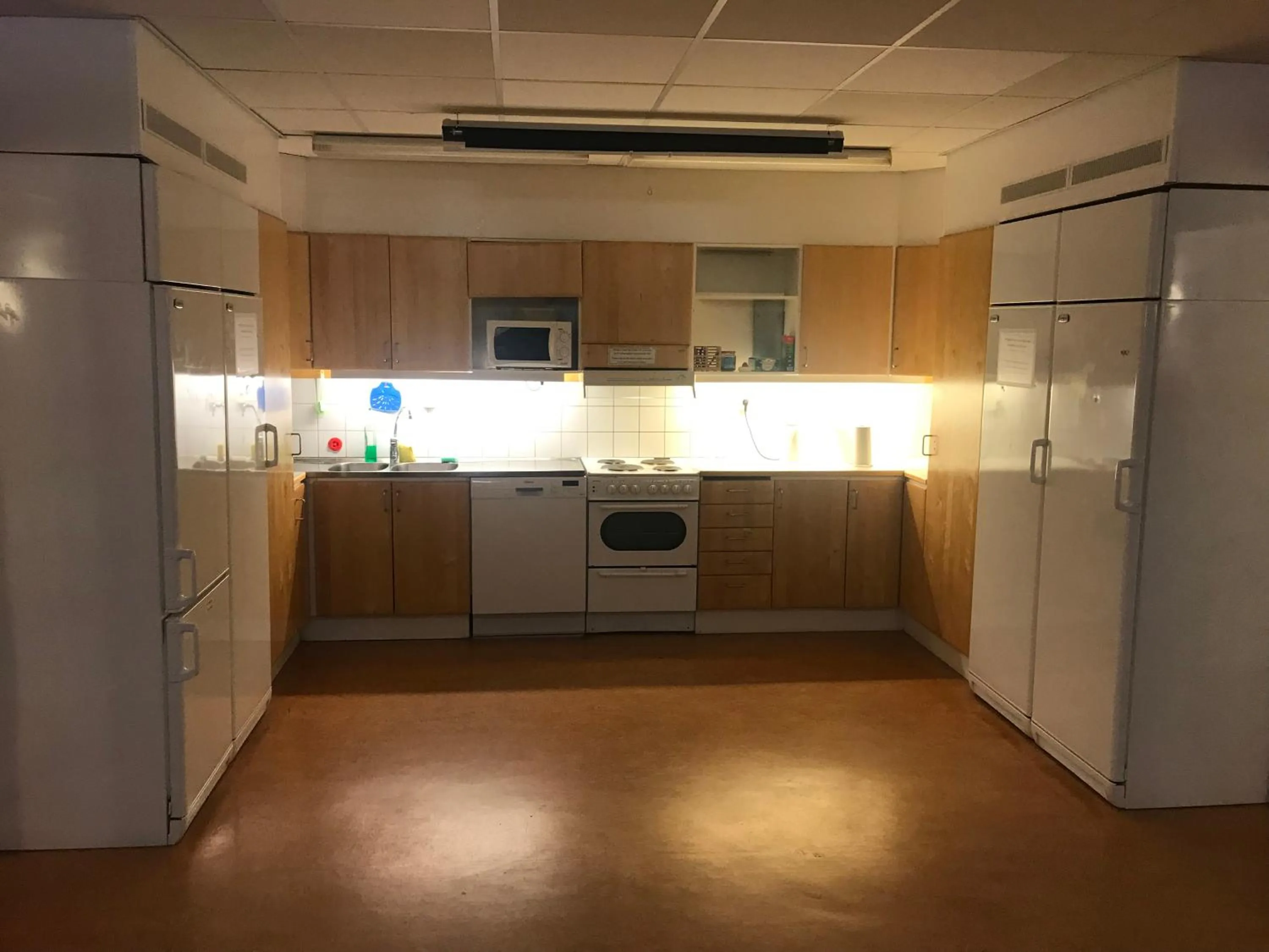 Communal kitchen in Nattvikens Vandrarhem