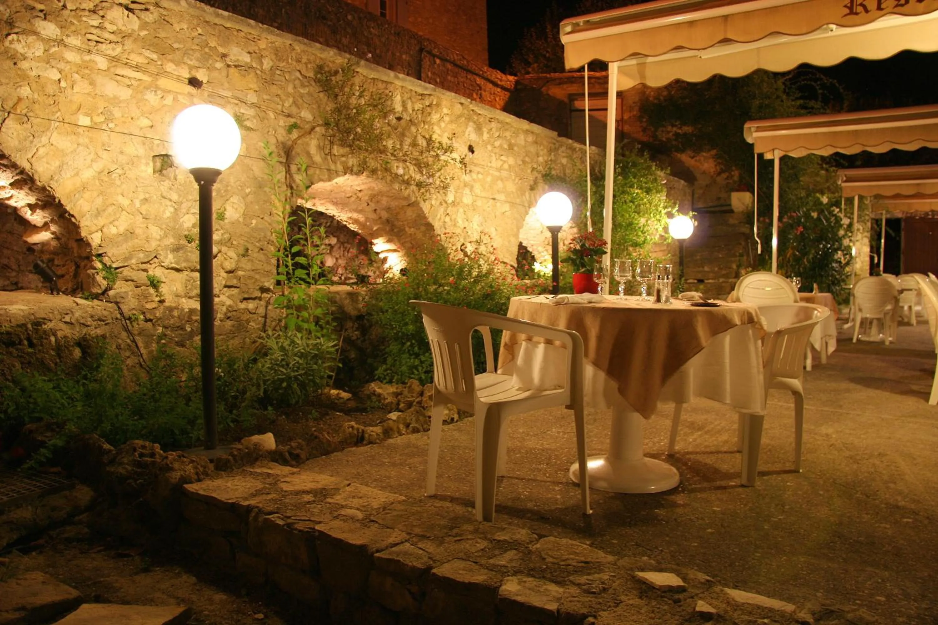 Restaurant/places to eat in Logis Hôtel Restaurant Les Géraniums