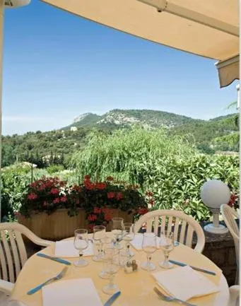 Restaurant/places to eat in Logis Hôtel Restaurant Les Géraniums