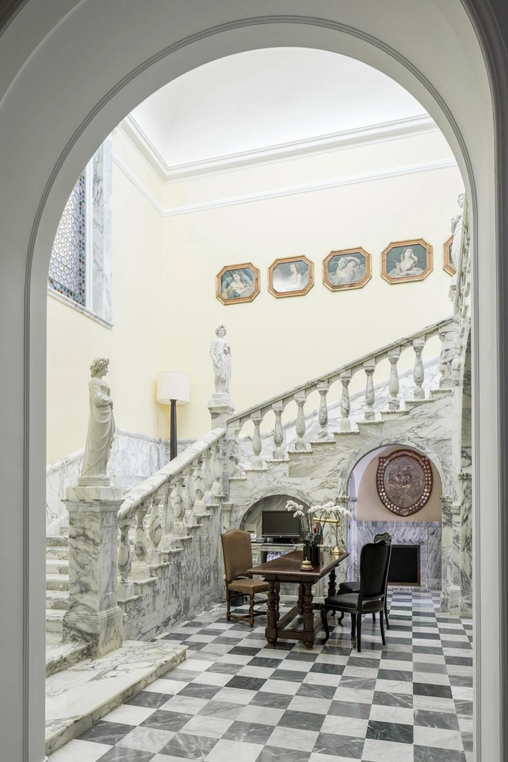 Lobby or reception in Villa della Pergola Relais et Chateaux
