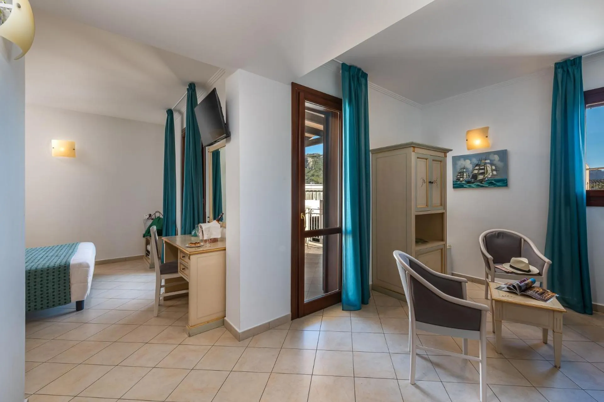 Living room in Helios Hotel