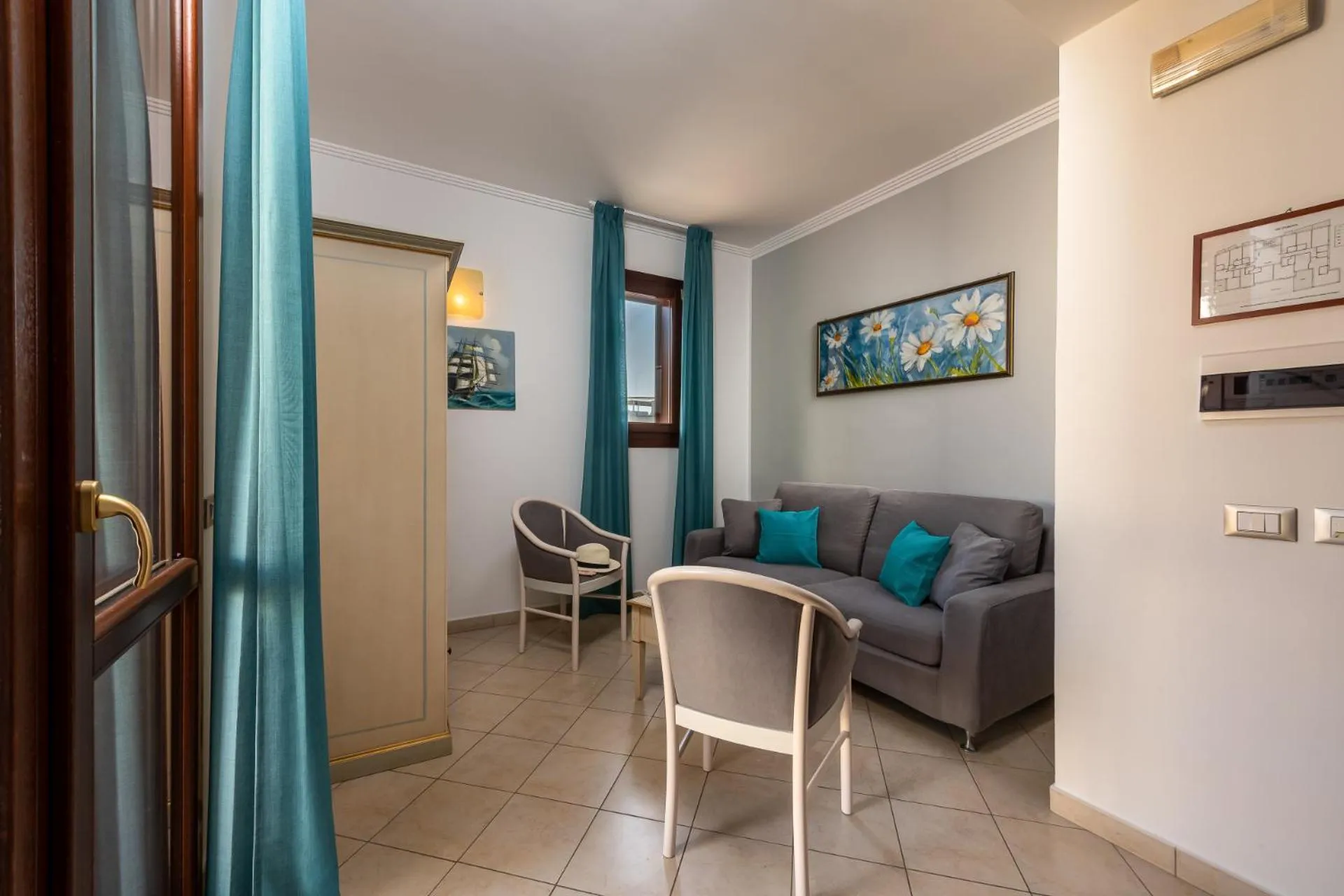 Living room in Helios Hotel