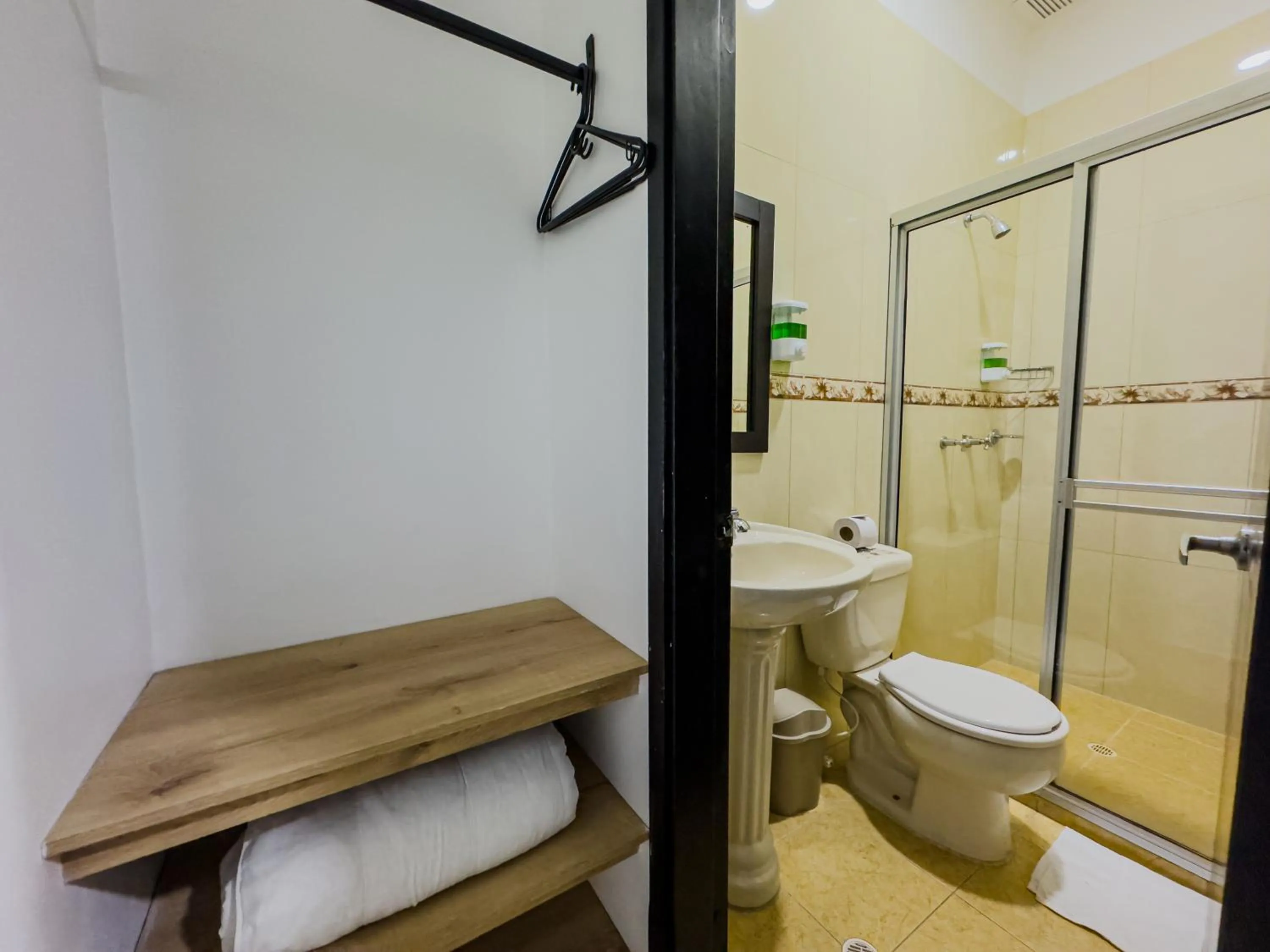 Shower in Hotel Central Plaza Medellin