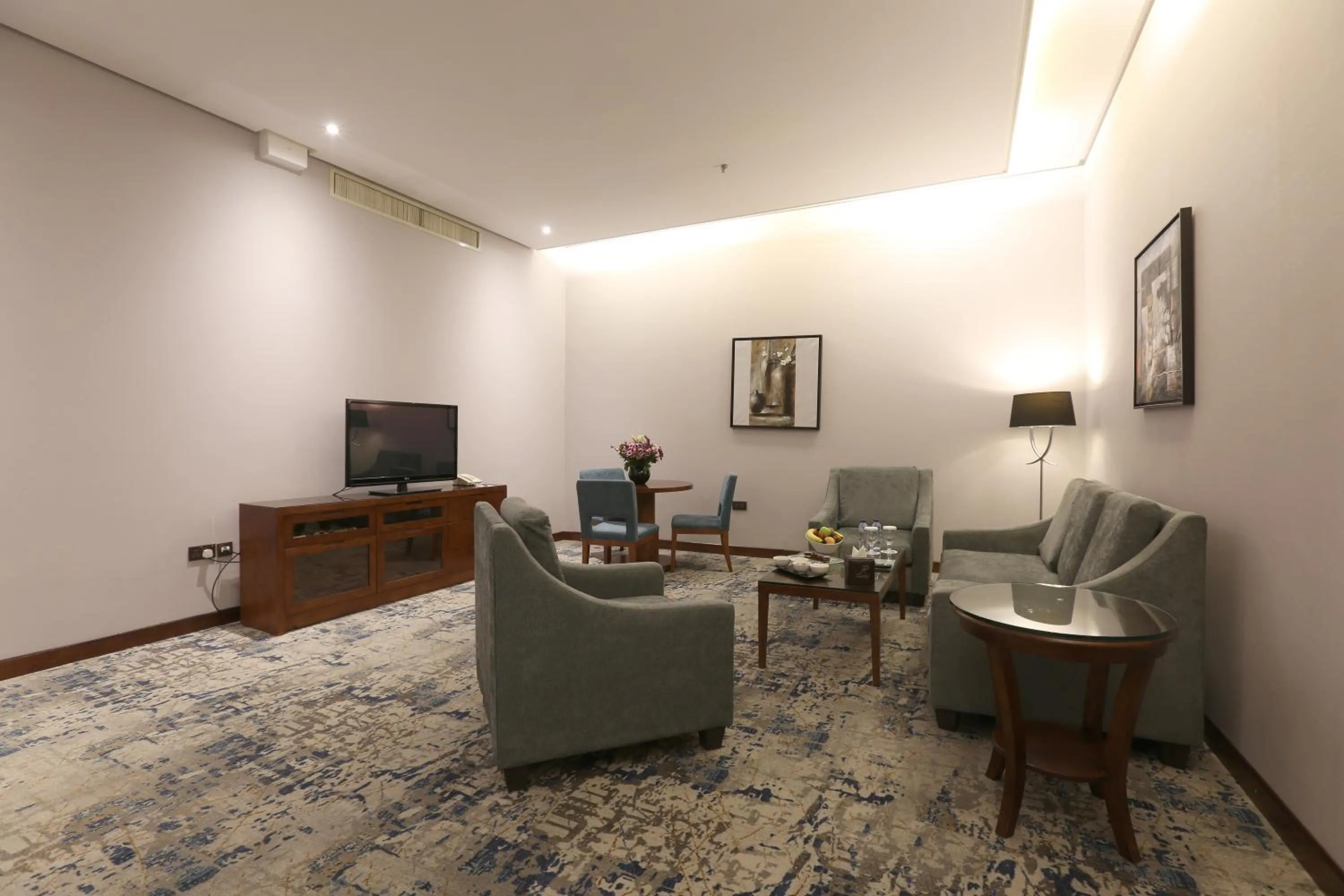 TV and multimedia in Sunday Signature Riyadh Formerly Qaser Al Hamra by Warwick