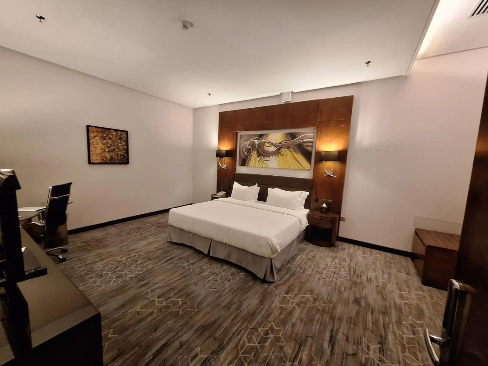 Photo of the whole room, Bed in Sunday Signature Riyadh Formerly Qaser Al Hamra by Warwick