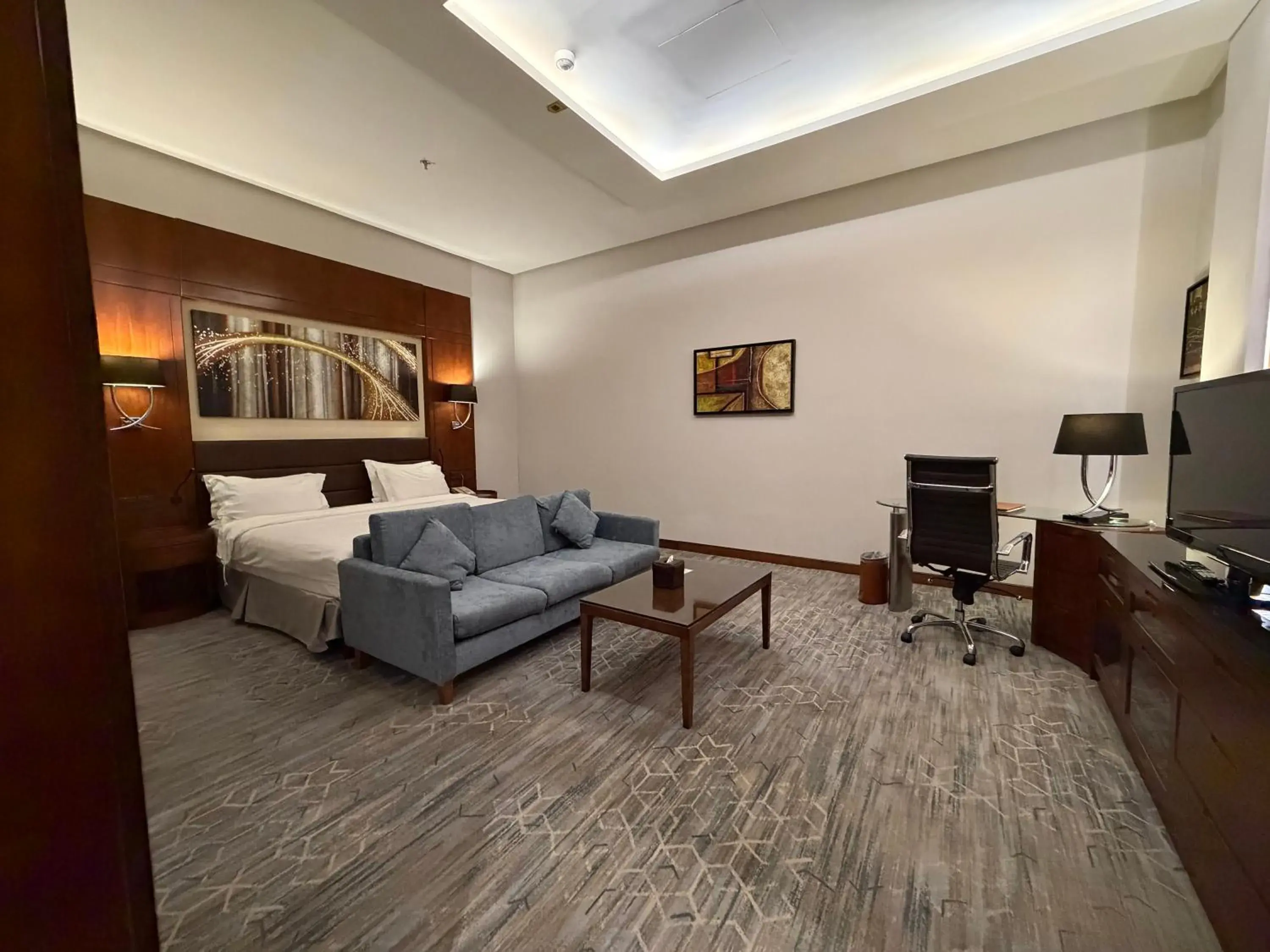 Deluxe King Room in Sunday Signature Riyadh Formerly Qaser Al Hamra by Warwick Deluxe King Room in Sunday Signature Riyadh Formerly Qaser Al Hamra by Warwick