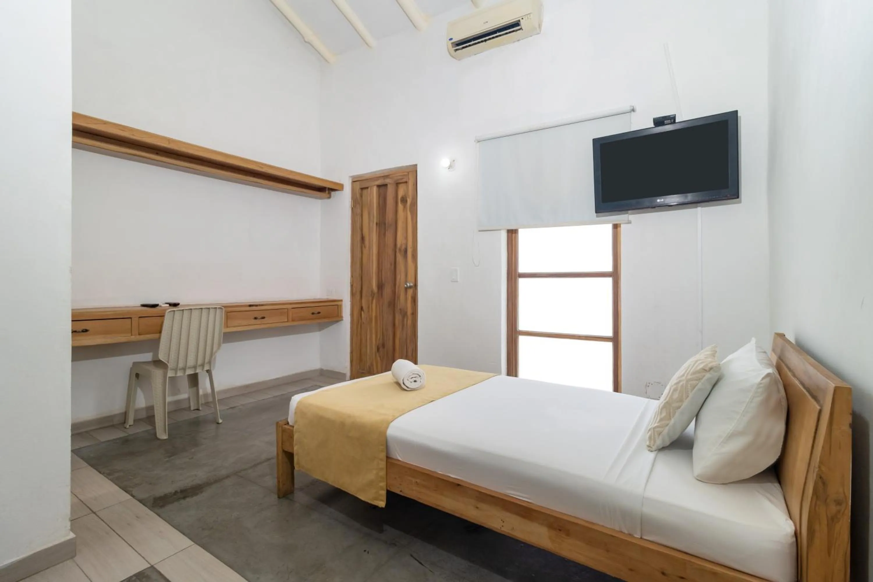 Bed in Hotel Sansiraka Suites By GEH Suites