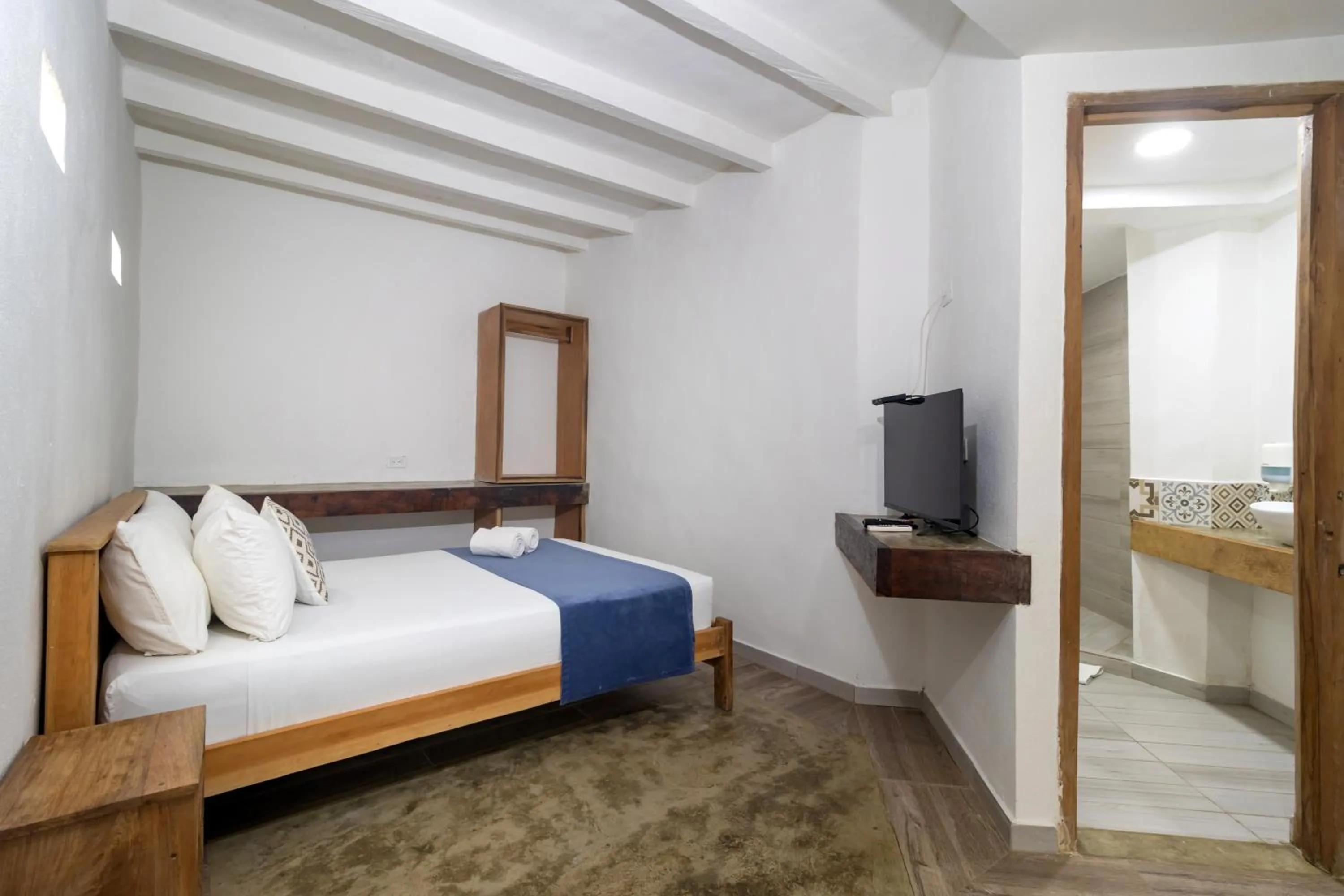 Bed in Hotel Sansiraka Suites By GEH Suites