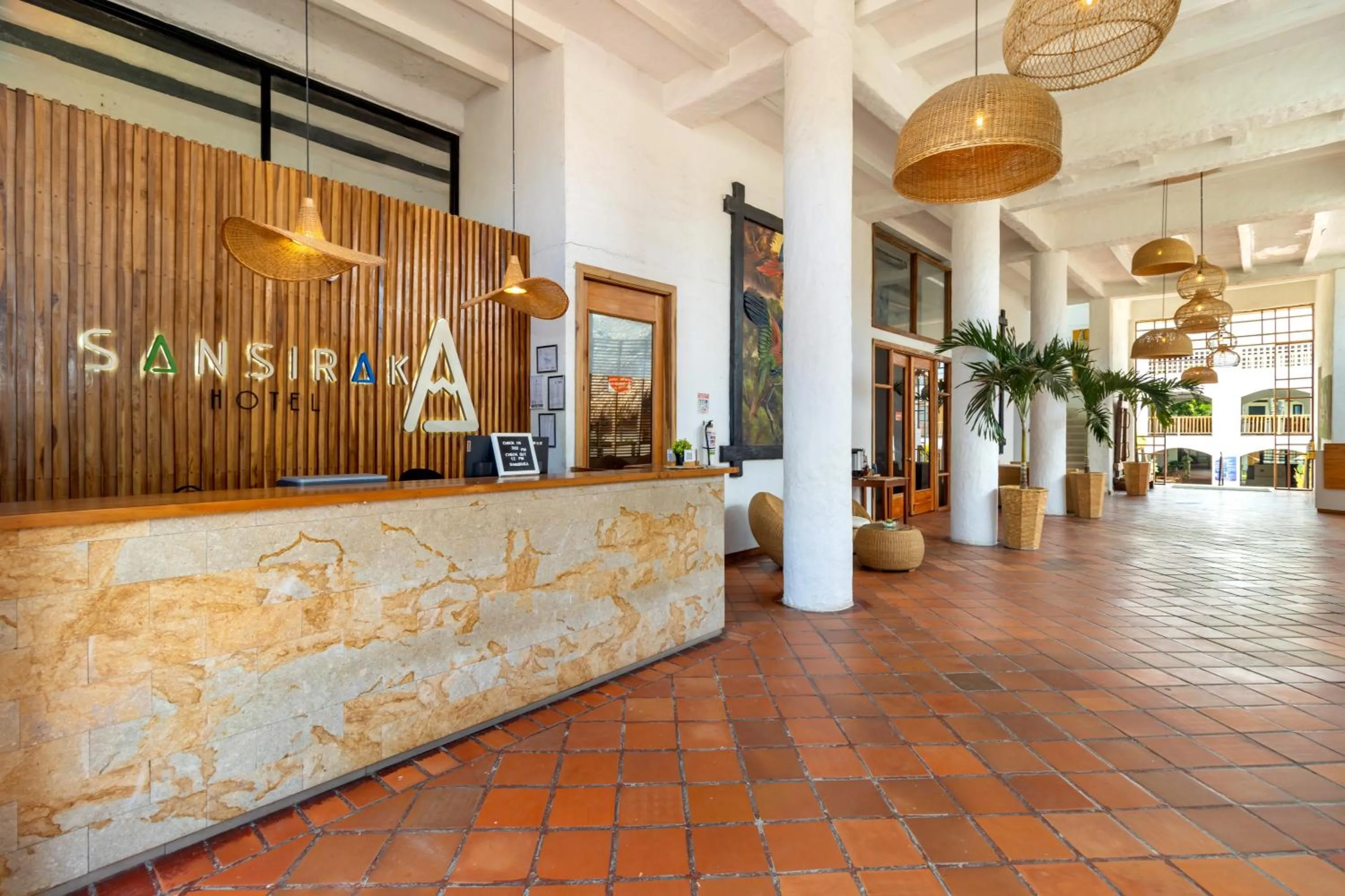 Lobby or reception in Hotel Sansiraka Suites By GEH Suites