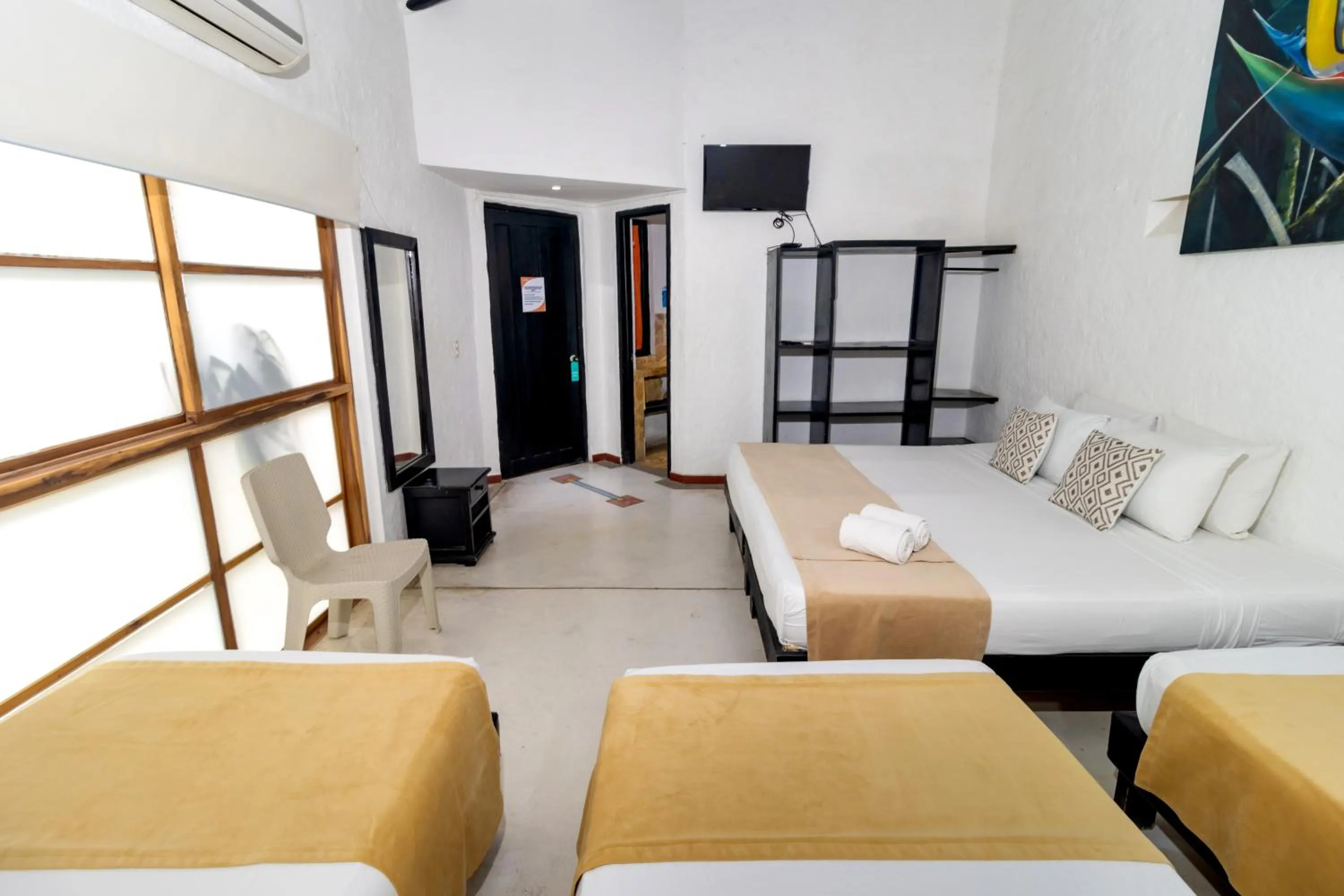 Bed in Hotel Sansiraka Suites By GEH Suites