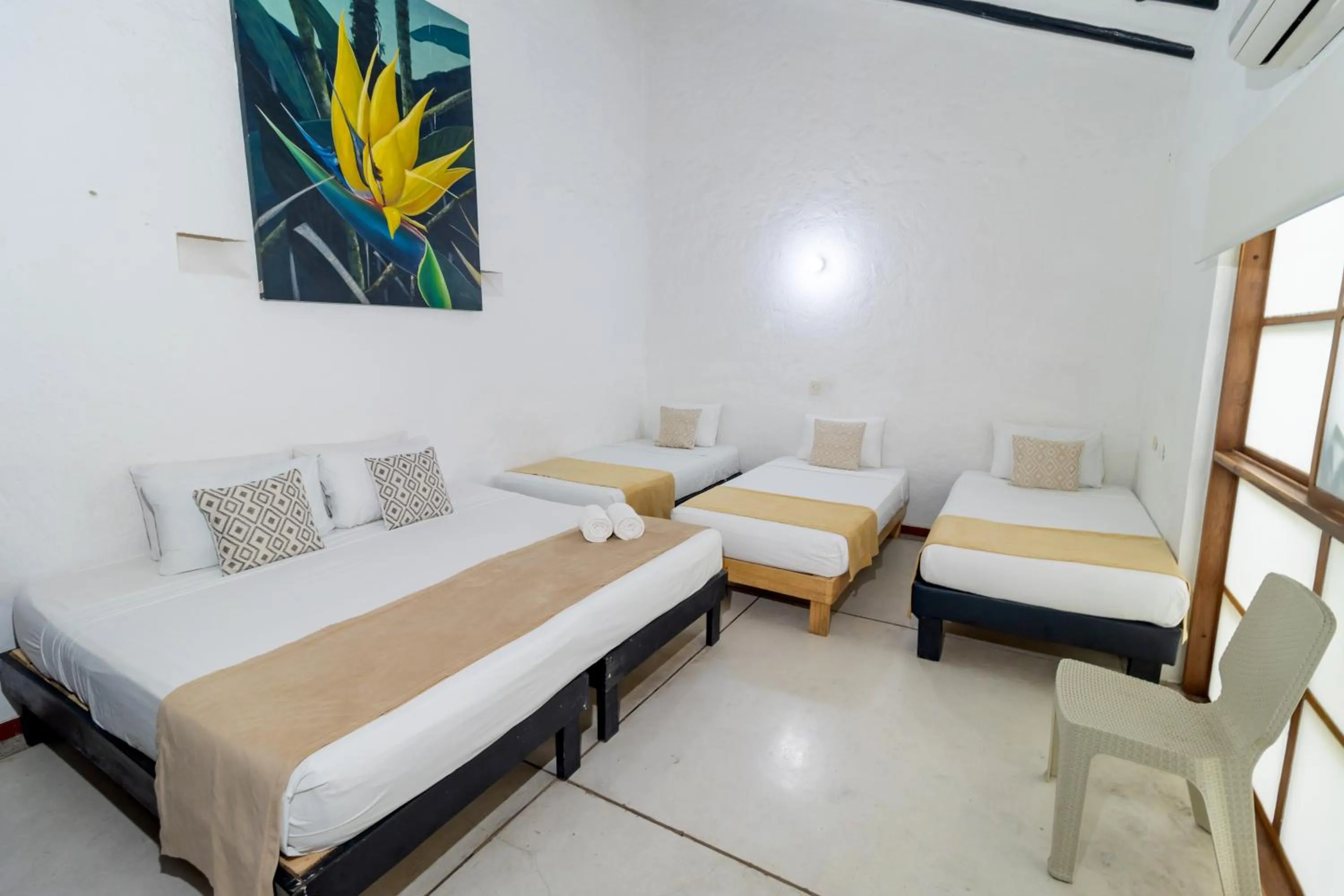 Bed in Hotel Sansiraka Suites By GEH Suites