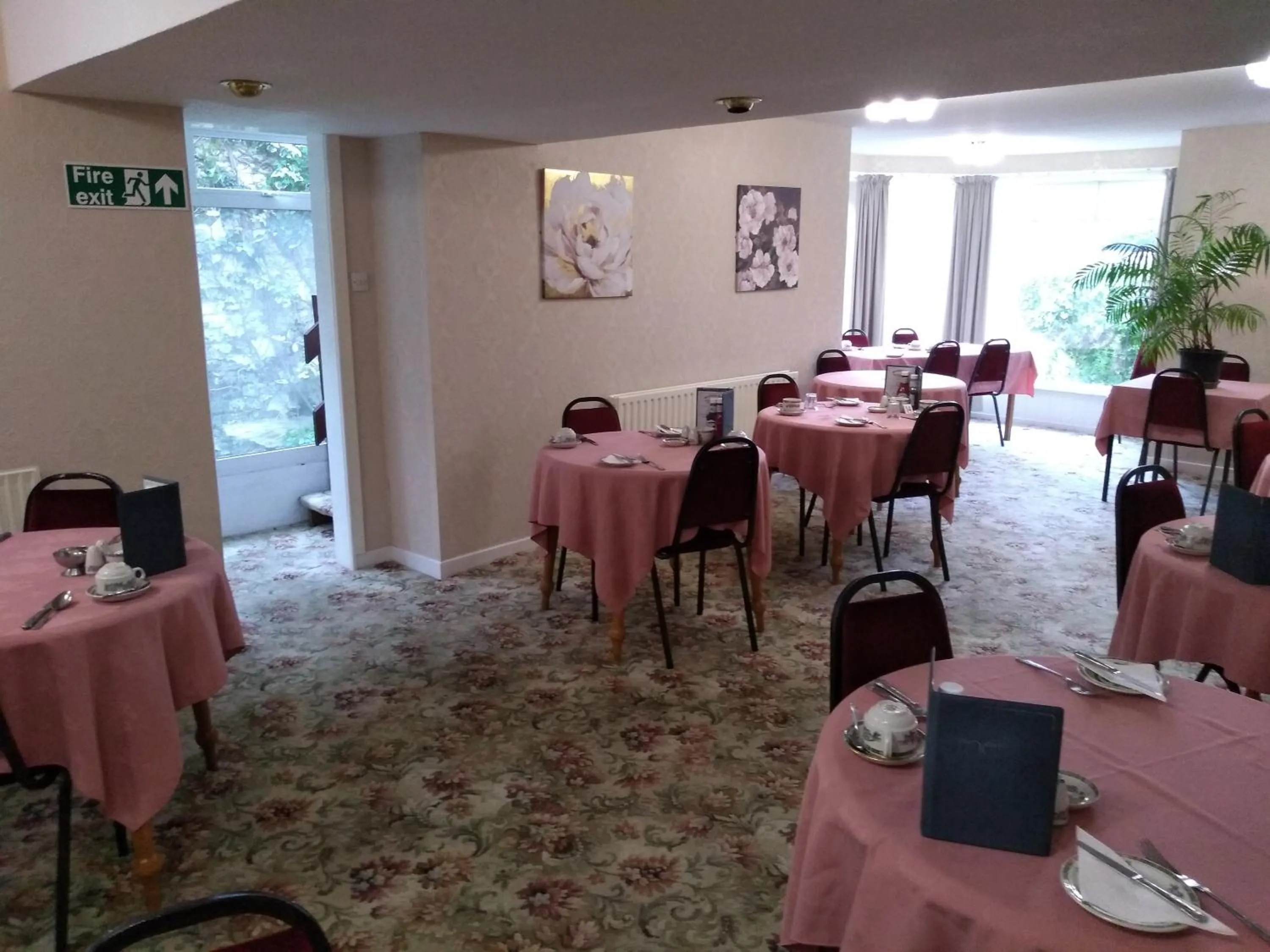 Restaurant/places to eat in Southview Hotel