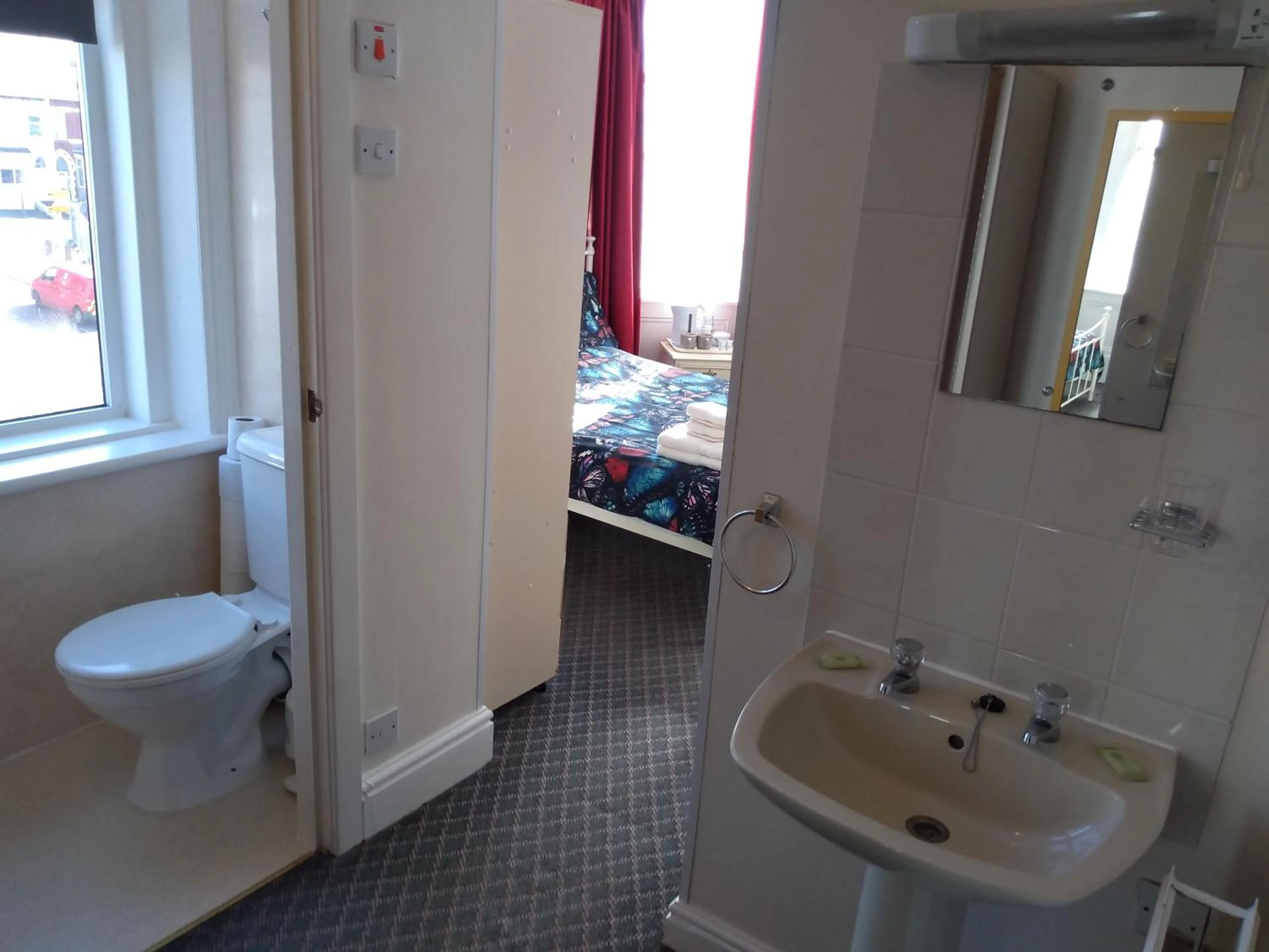 Bedroom, Bed in Southview Hotel