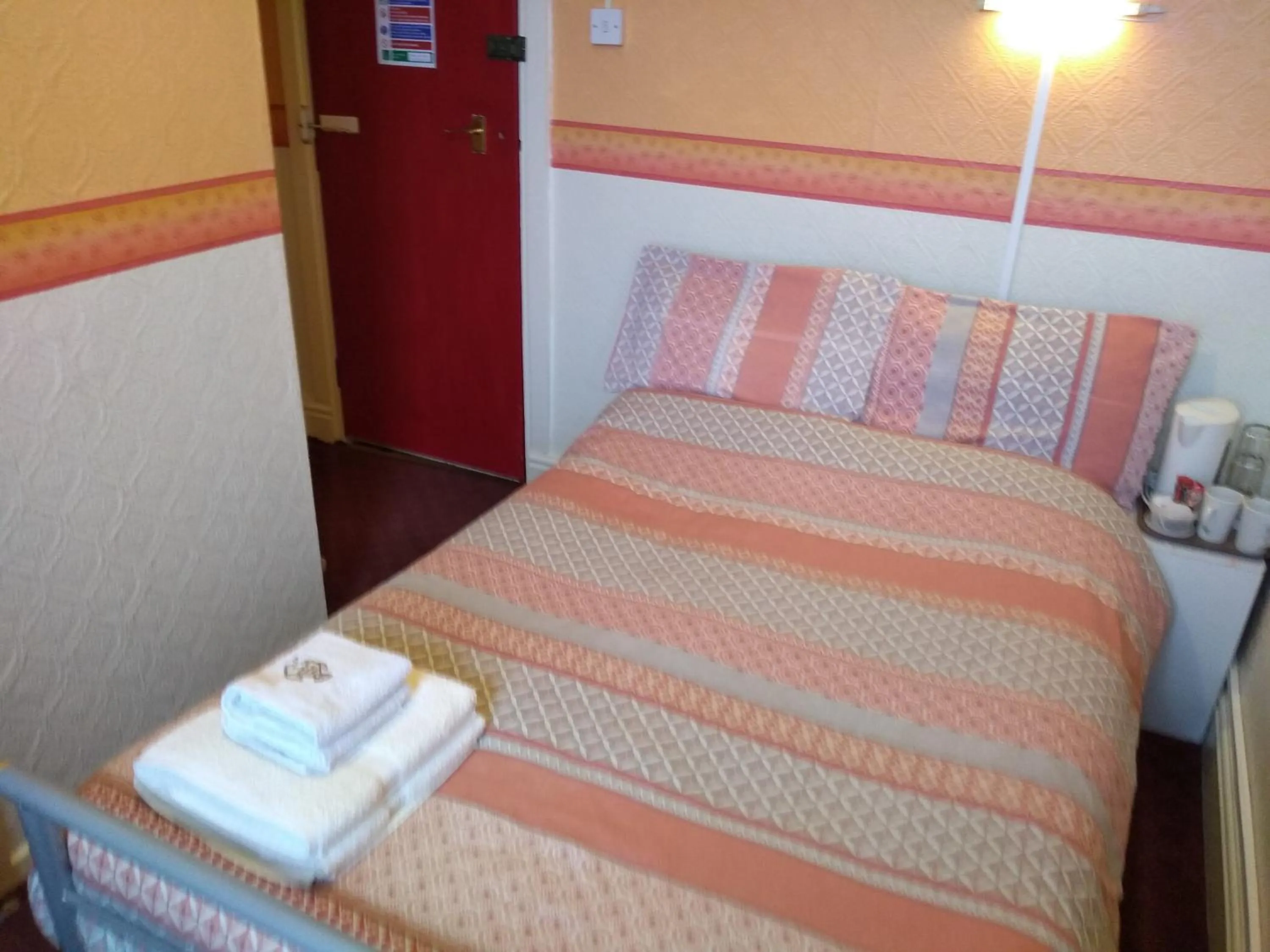 Bedroom, Bed in Southview Hotel