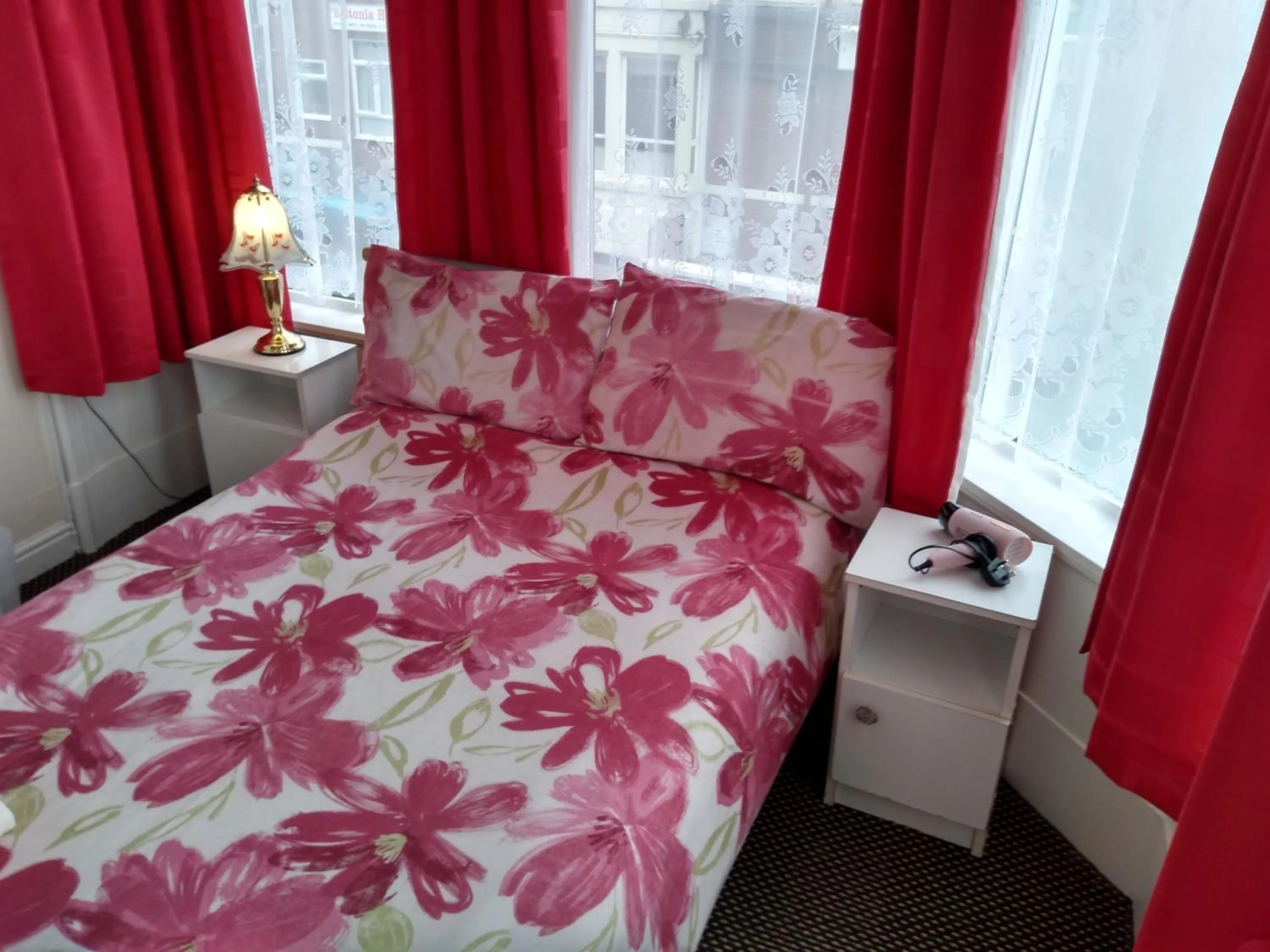 Bedroom, Bed in Southview Hotel