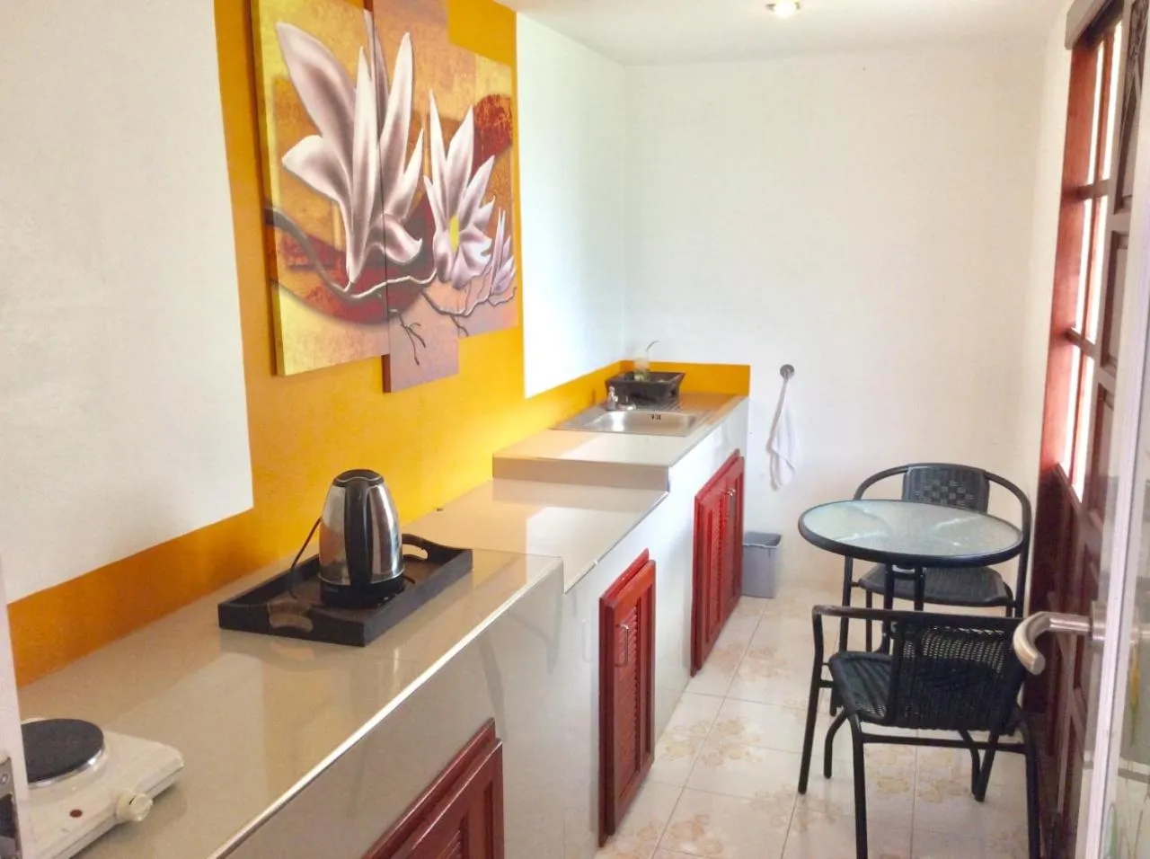 Coffee/tea facilities in The Orchid Resort & Relax