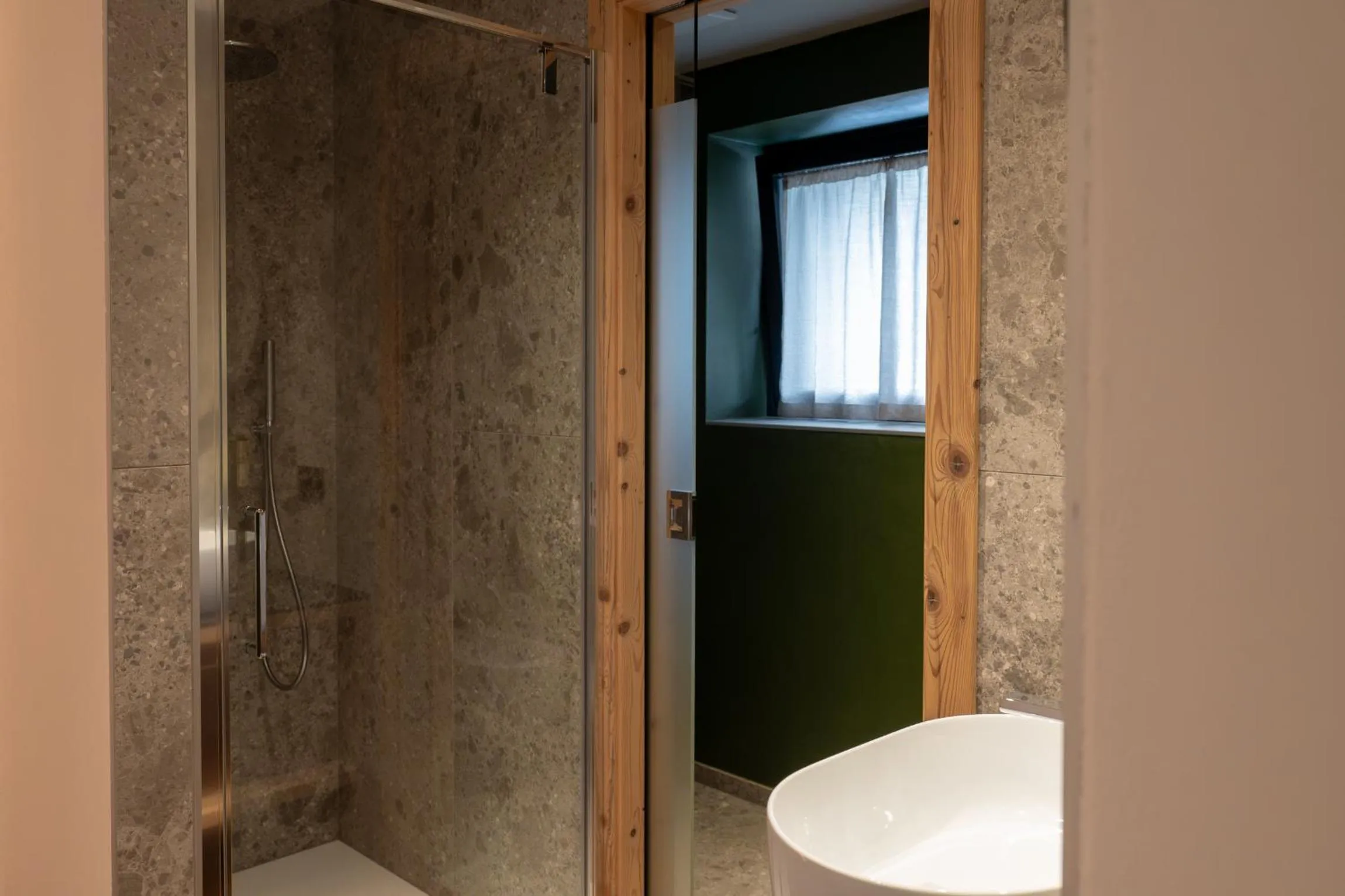 Shower in Ladinia Dolomites View - Adults Only