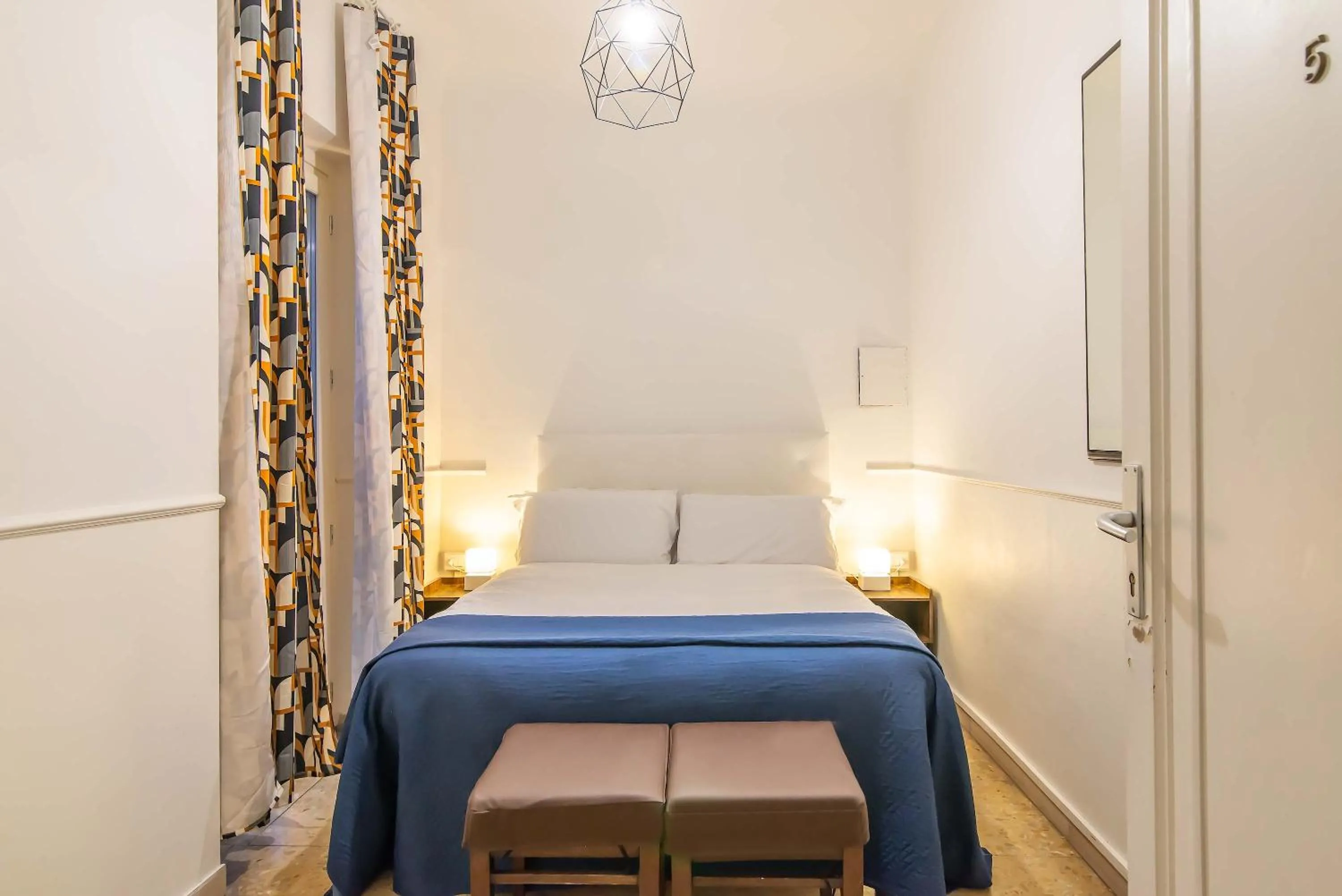 Bedroom, Bed in Duomo View