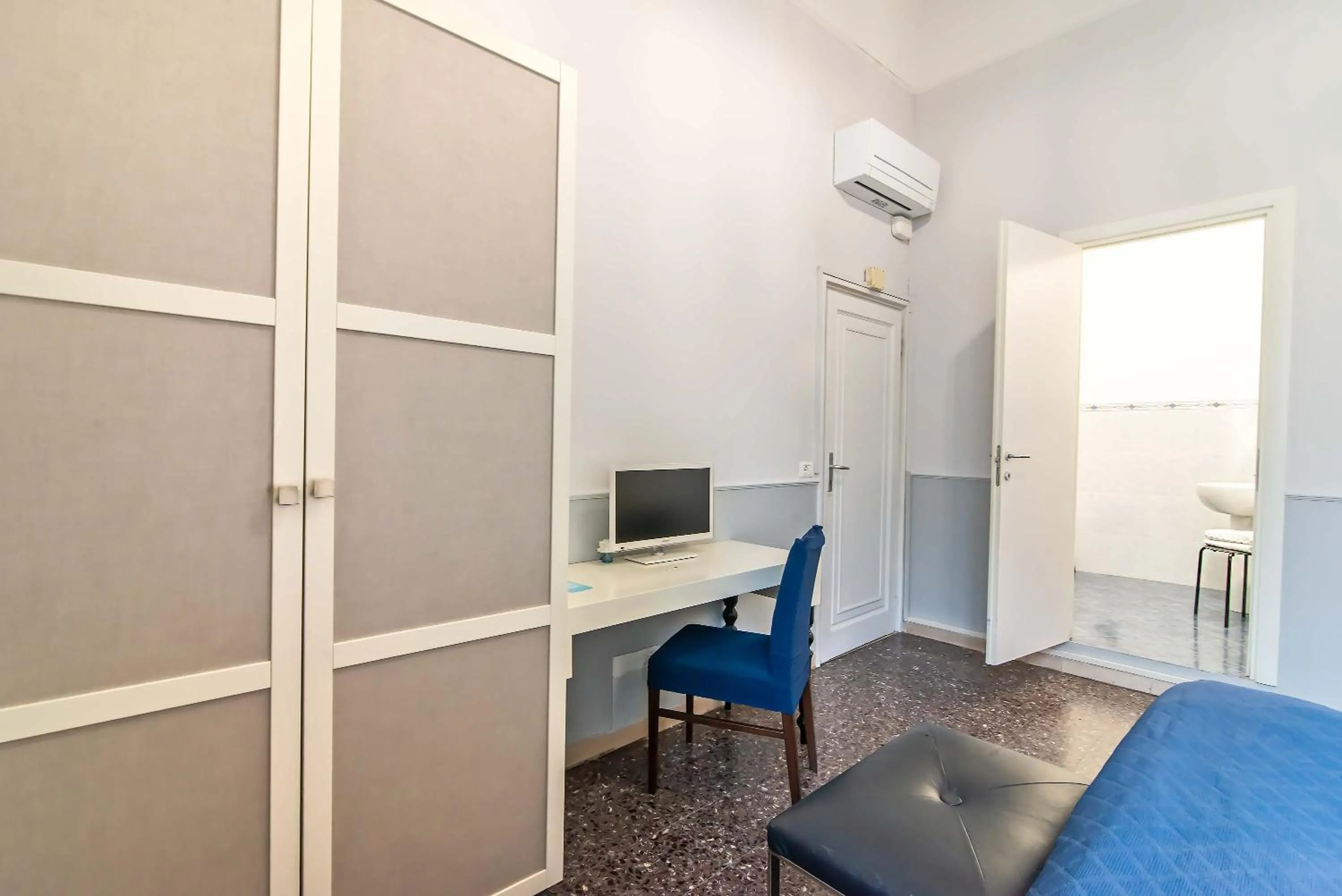 Photo of the whole room in Duomo View