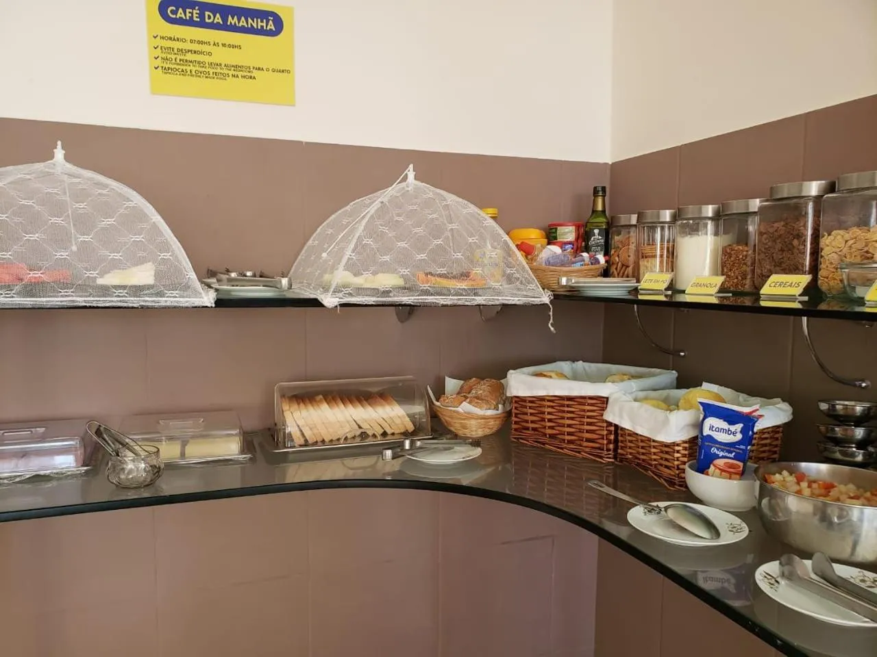 Buffet breakfast in Pousada Verdes Mares