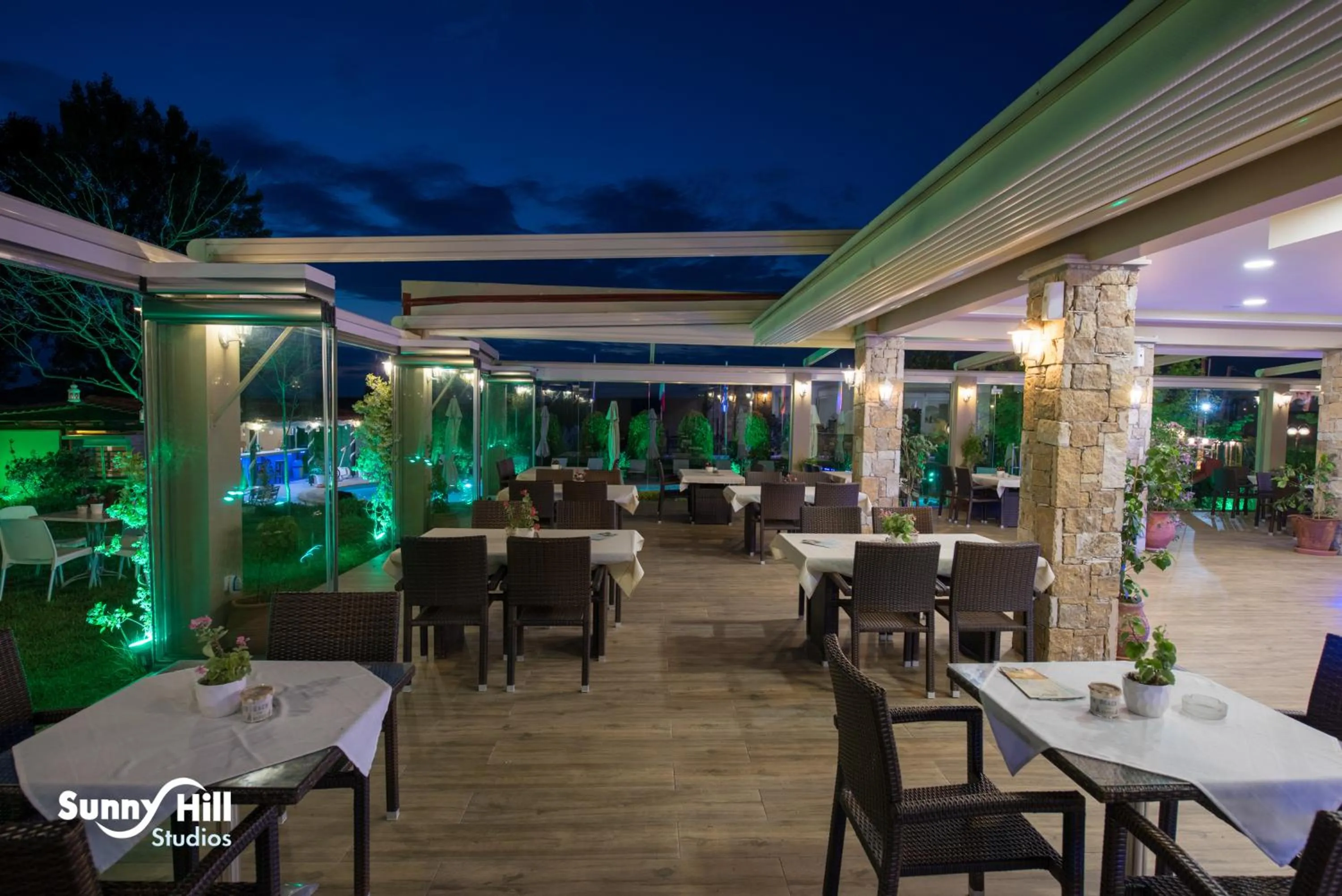 Restaurant/places to eat in Sunny Hill