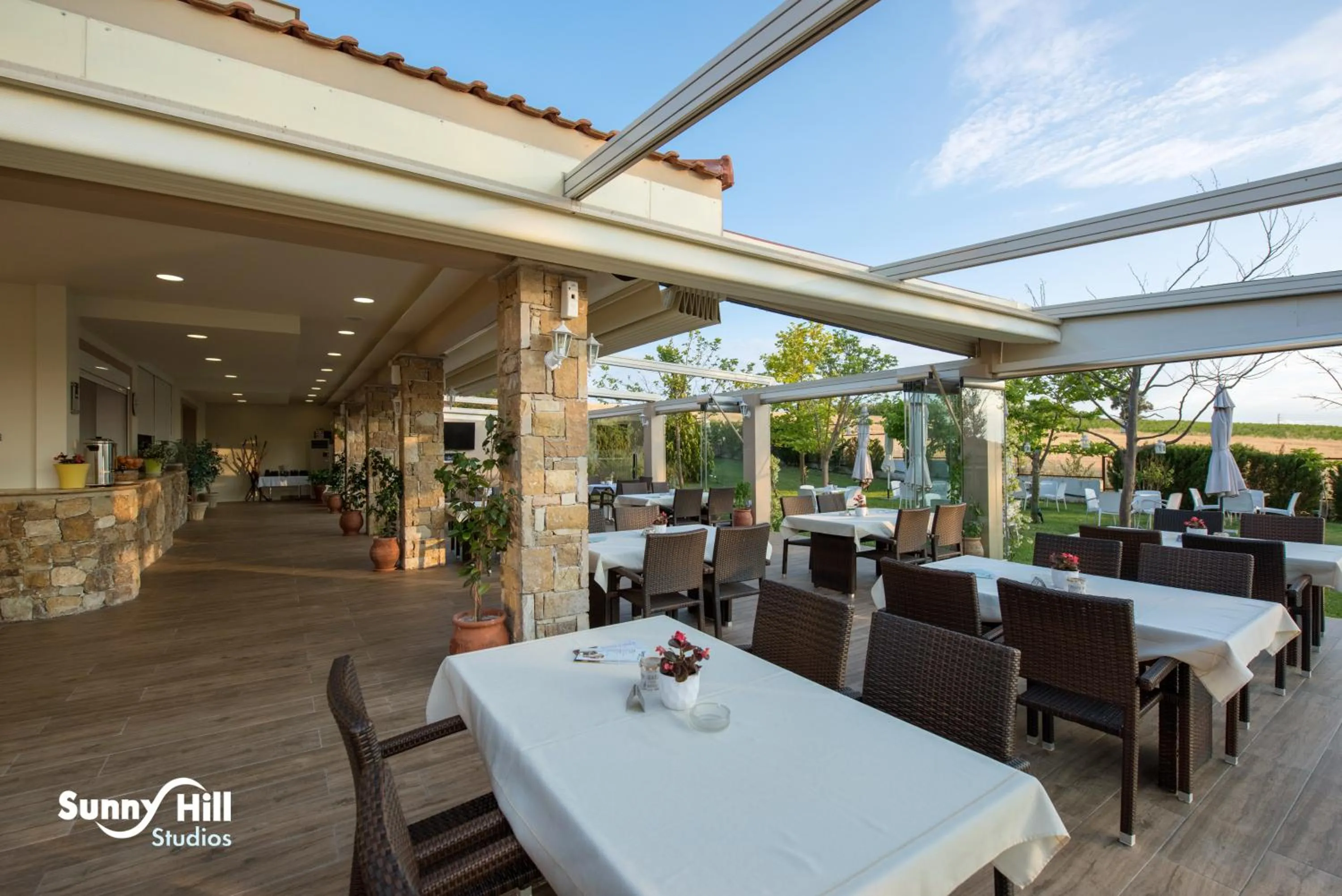 Restaurant/places to eat in Sunny Hill