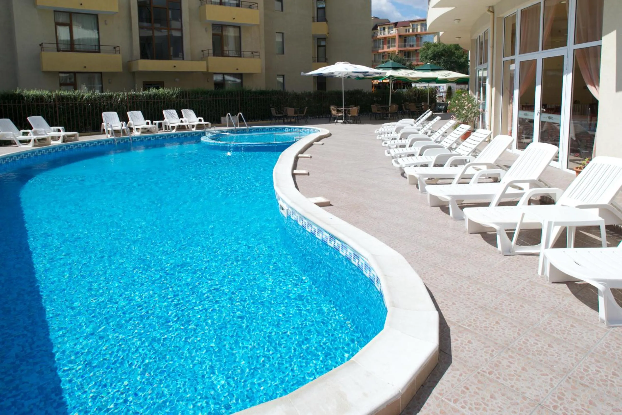 Swimming pool in Hotel Veris