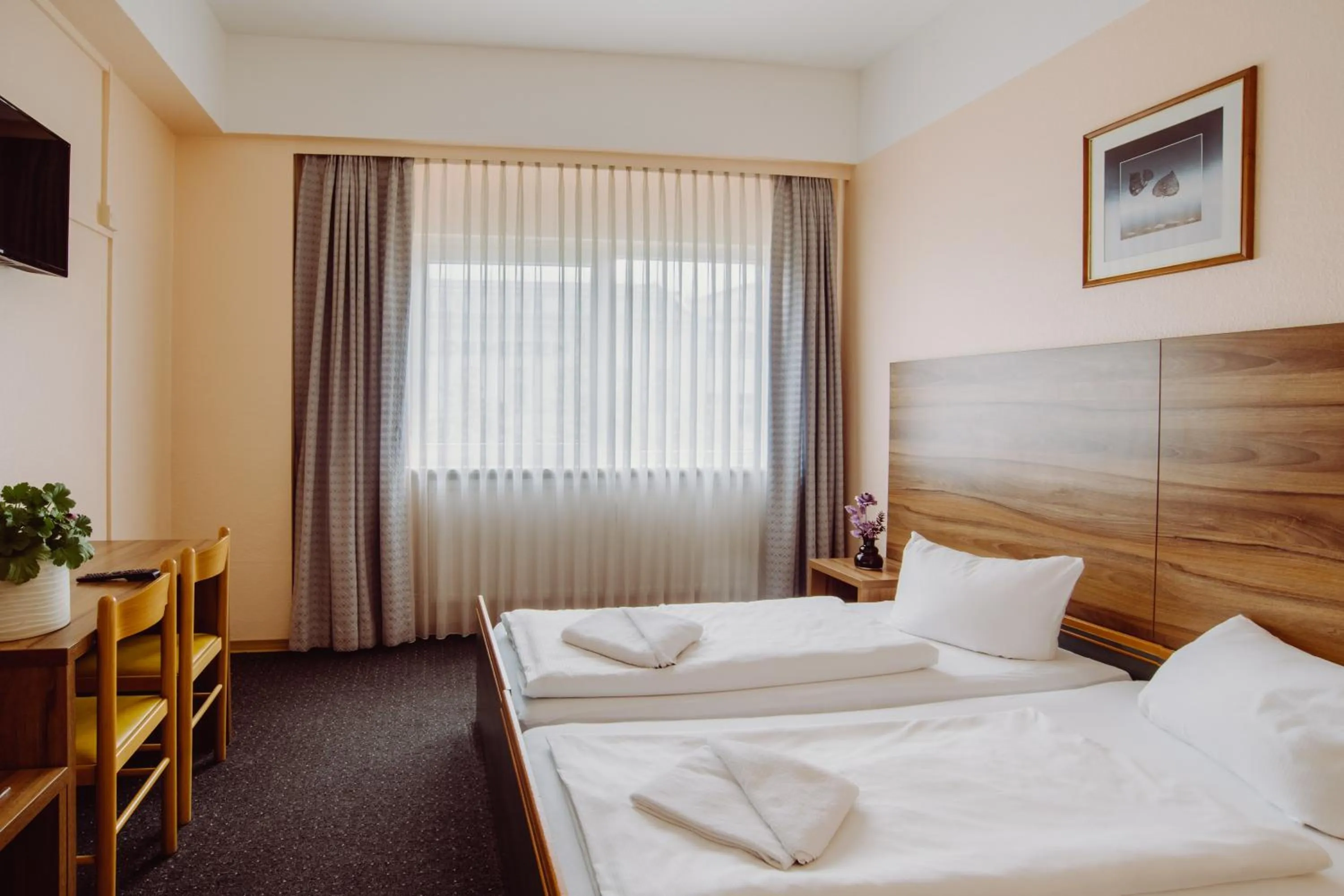 Photo of the whole room, Bed in Alper Hotel am Potsdamer Platz