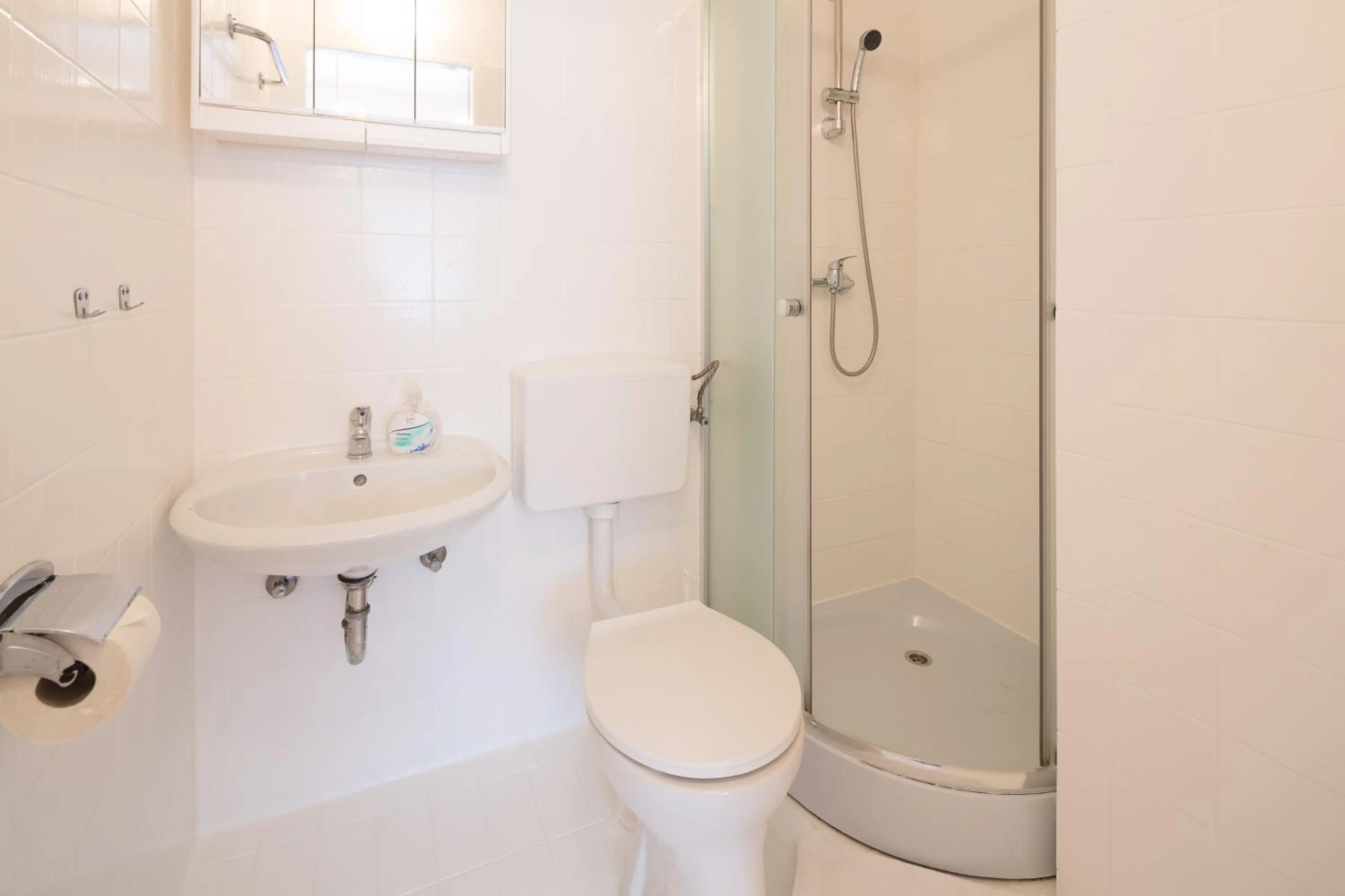 Shower in Alper Hotel am Potsdamer Platz